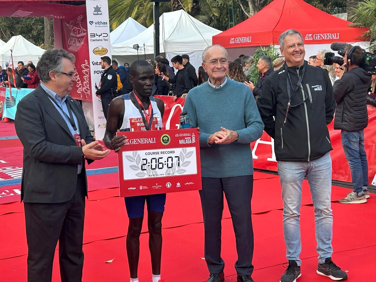 Maratón de Málaga 2025: Mande Bushendich, ganador y récord de la prueba