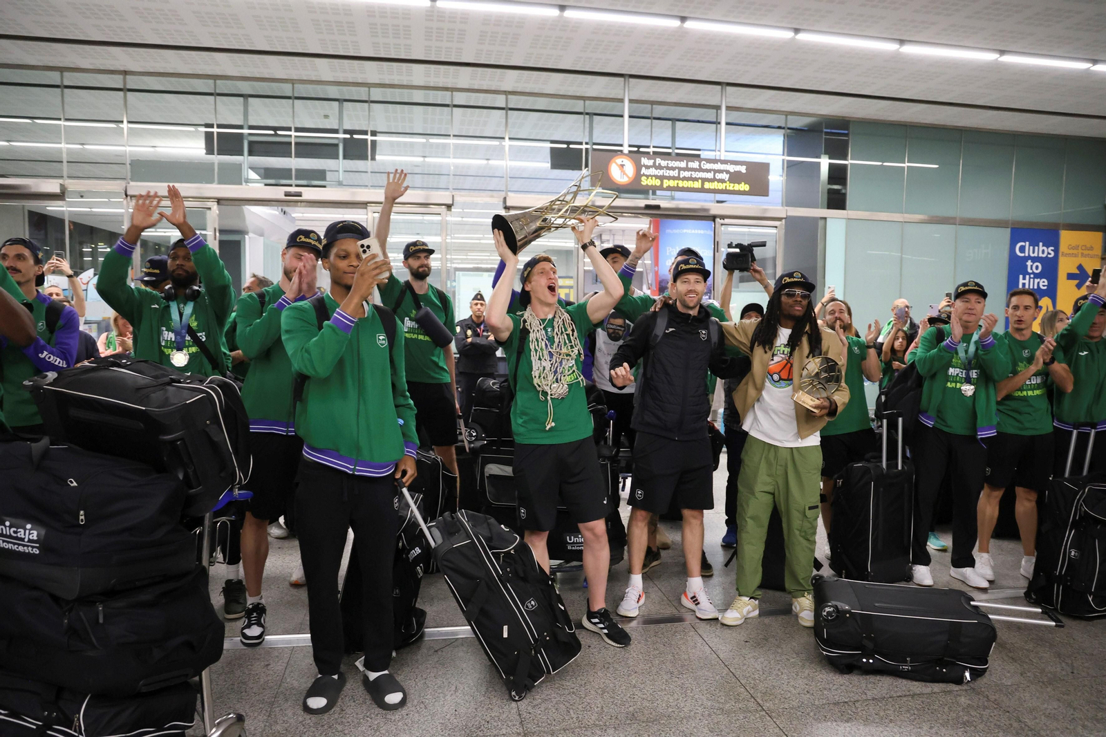 La llegada de los héroes de Belgrado, en imágenes