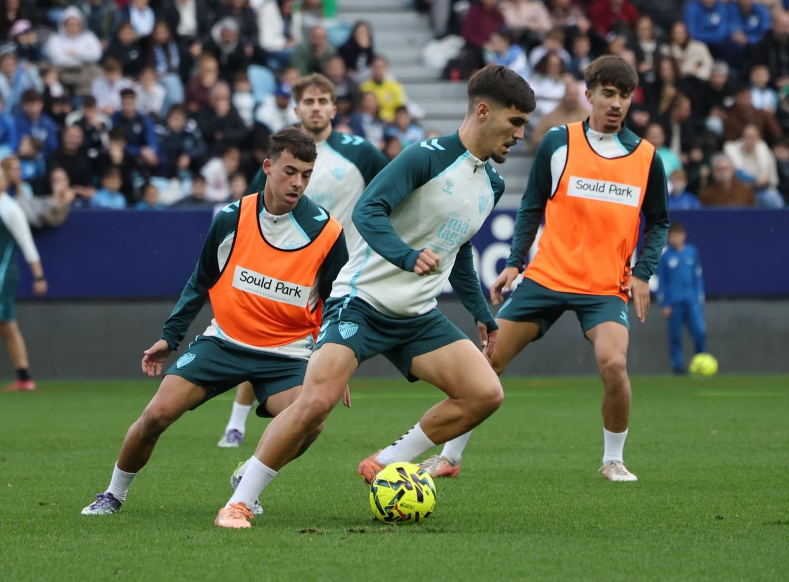 Búscate en las fotos del entrenamiento del Málaga CF en La Rosaleda