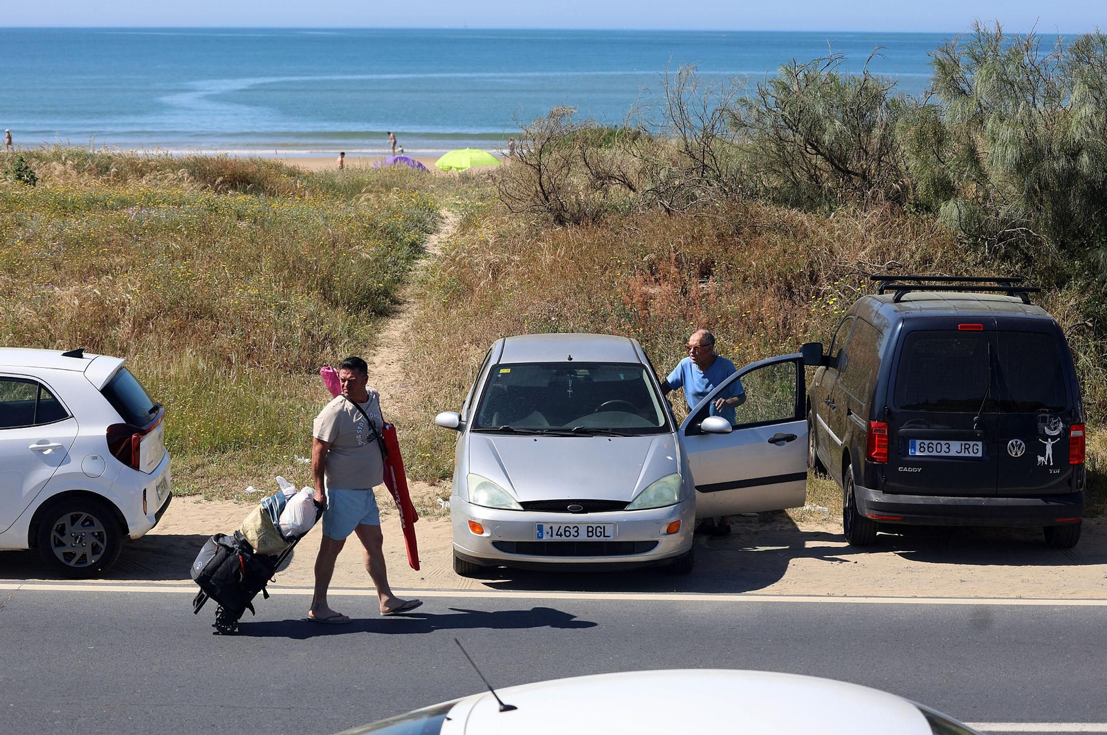 Imágenes del ambiente en las playas de Huelva durante la mañana