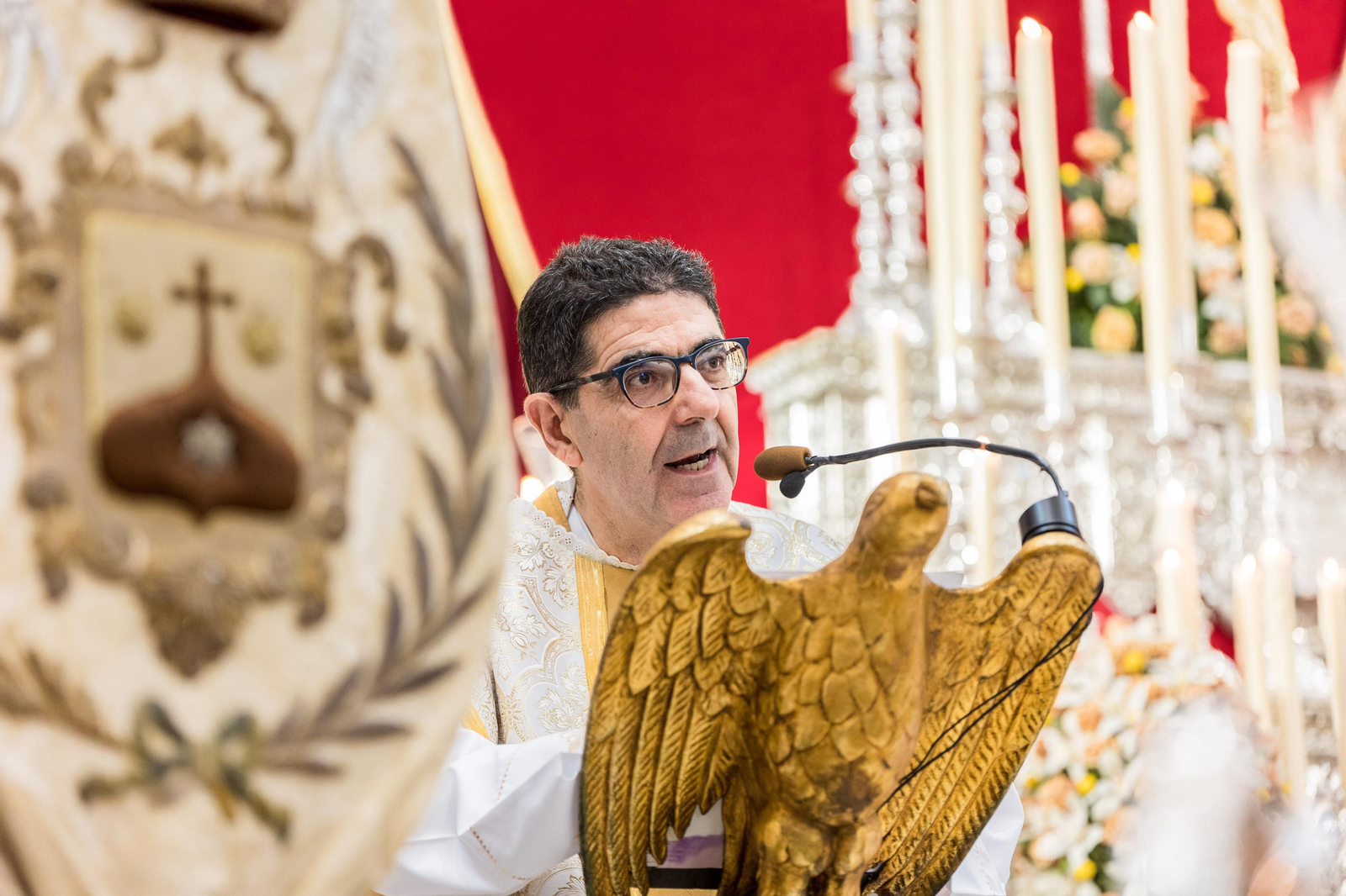 Las imágenes de la función y el besamanos a la Virgen del Carmen en San Fernando