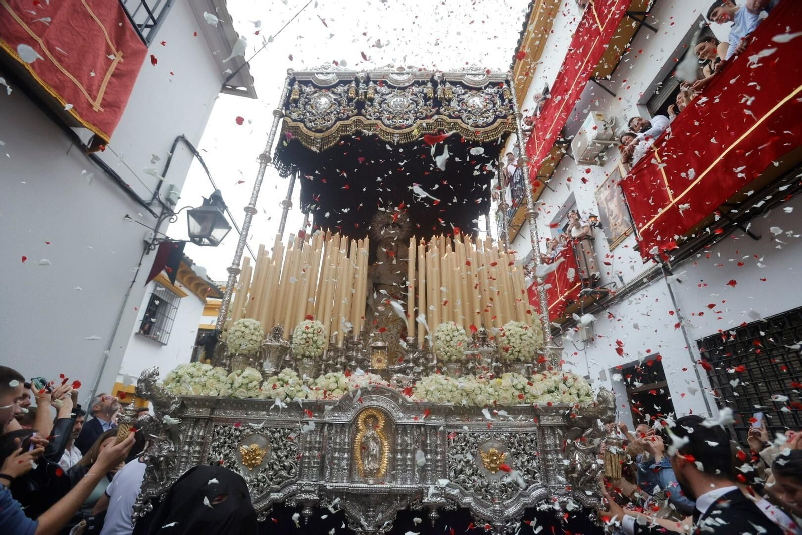 La procesión de las Penas de Santiago en este Domingo de Ramos, en imágenes