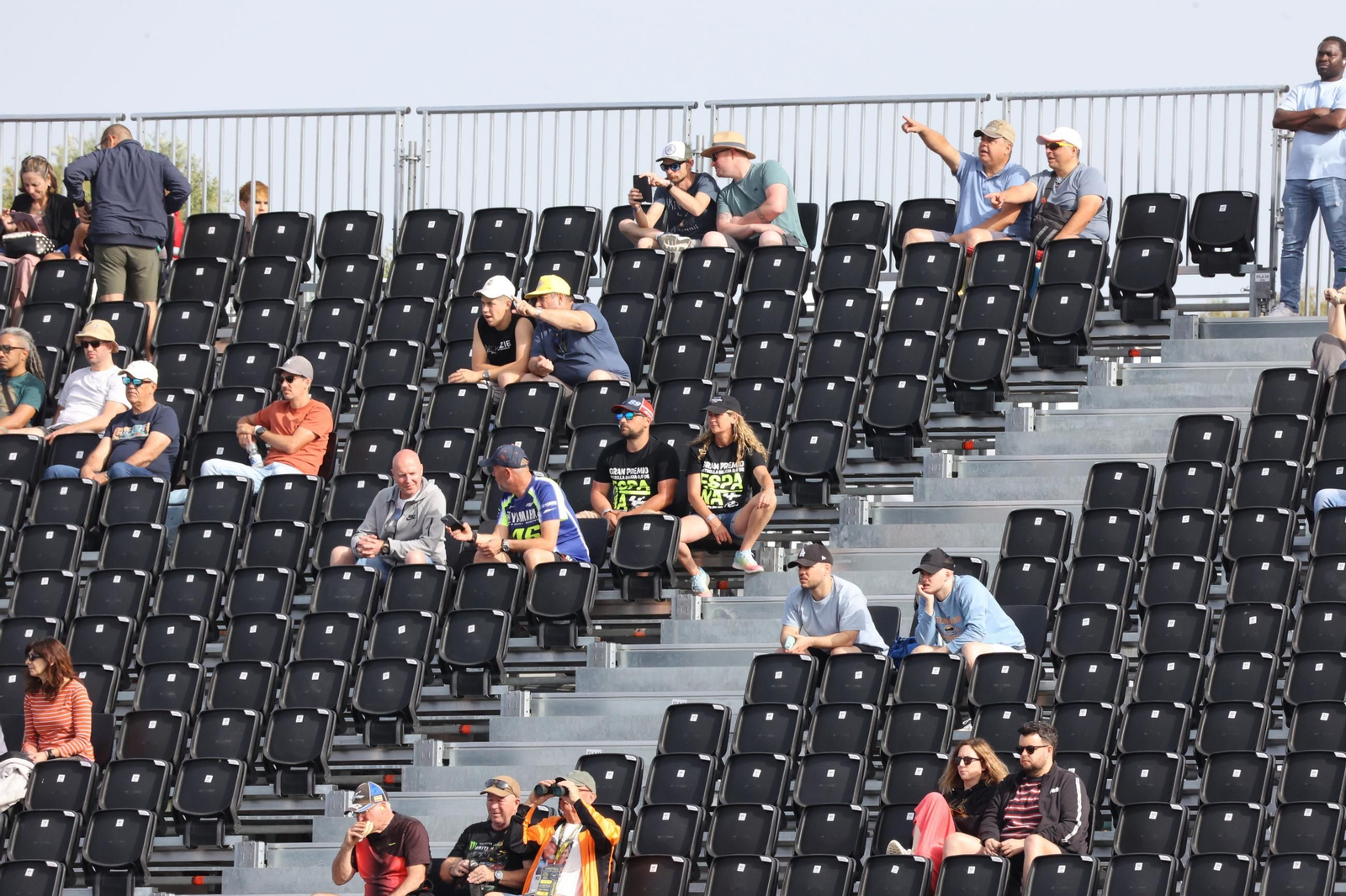 Ambiente del viernes en las gradas del Circuito de Jerez - Ángel Nieto