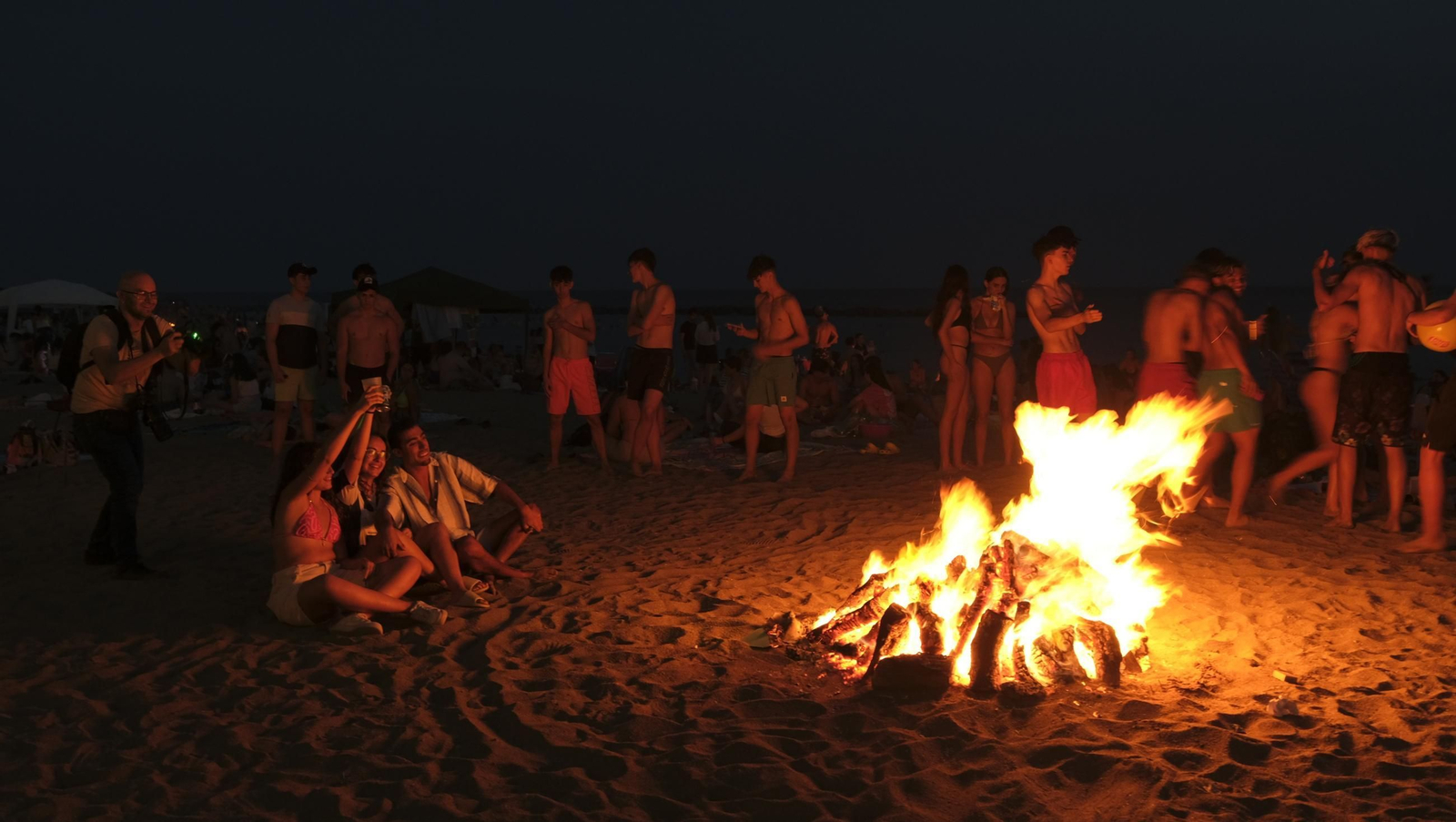 La Noche de San Juan en Almería, en imágenes
