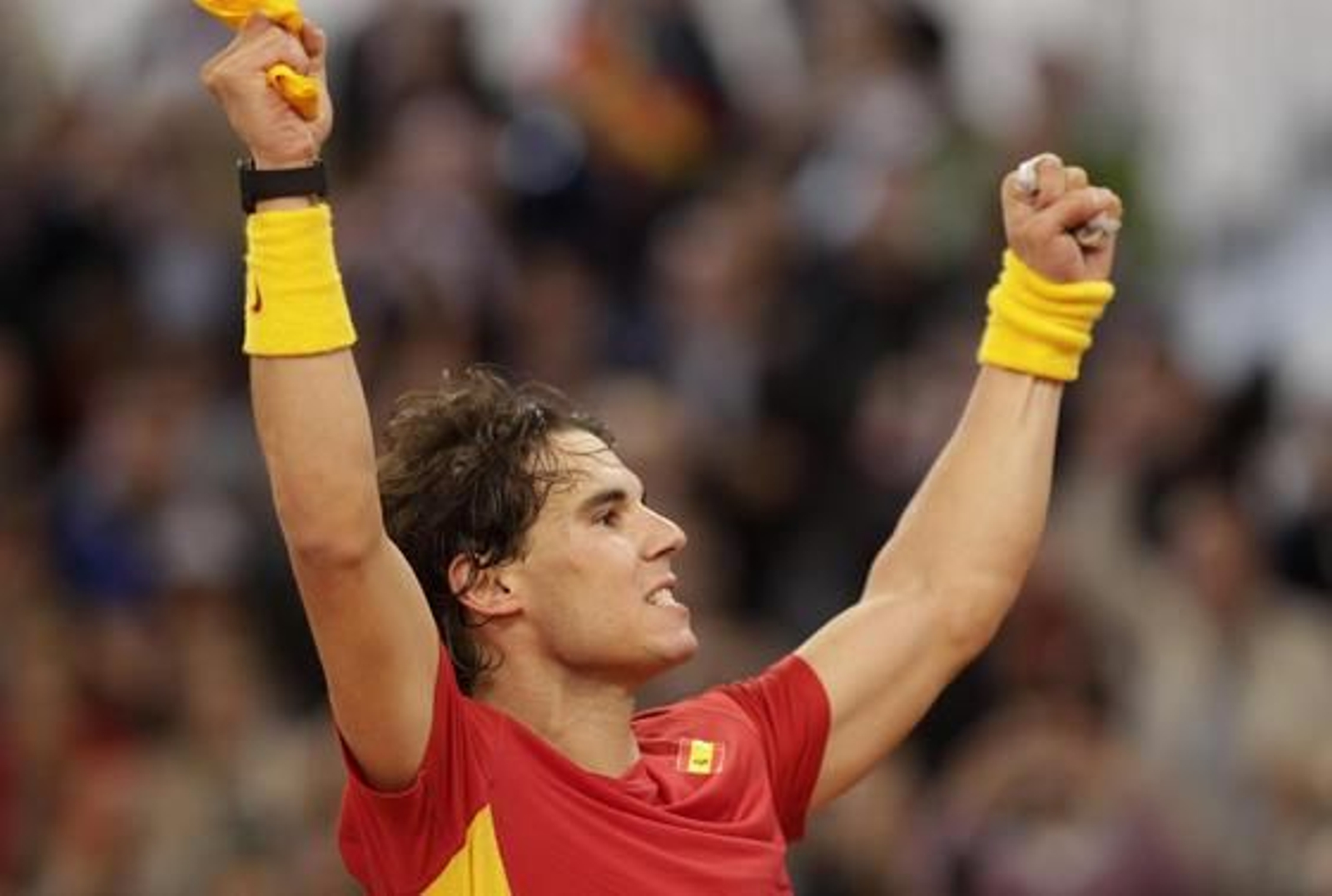 Rafa Nadal arrasa al argentino Juan Mónaco y adelanta a España en la final de la Copa Davis.  Foto: Antonio Pizarro