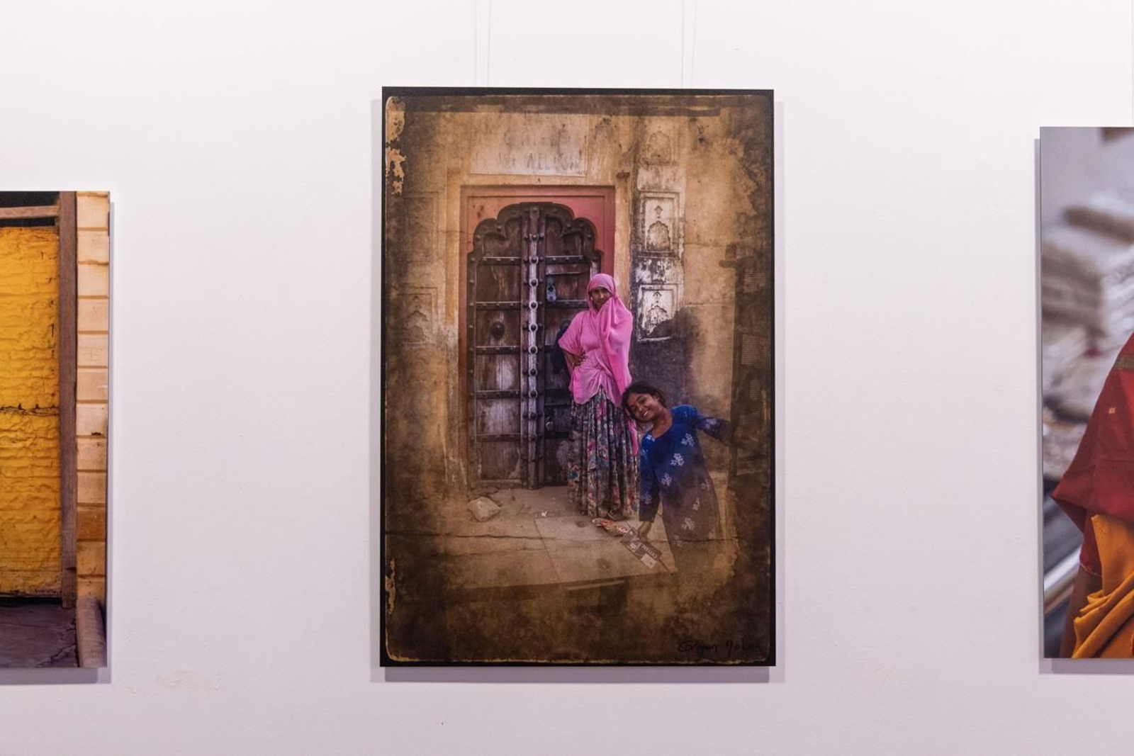 ‘Saris de seda, realidades desveladas’: una mirada fotográfica a la fuerza y dignidad de las mujeres de la India en los Baños Árabes de Jaén