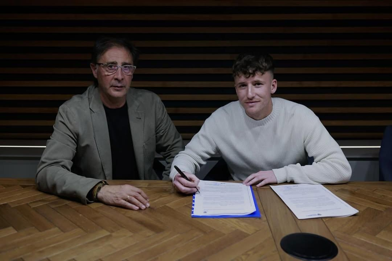 Céspedes firma la renovación con Loren Juarros