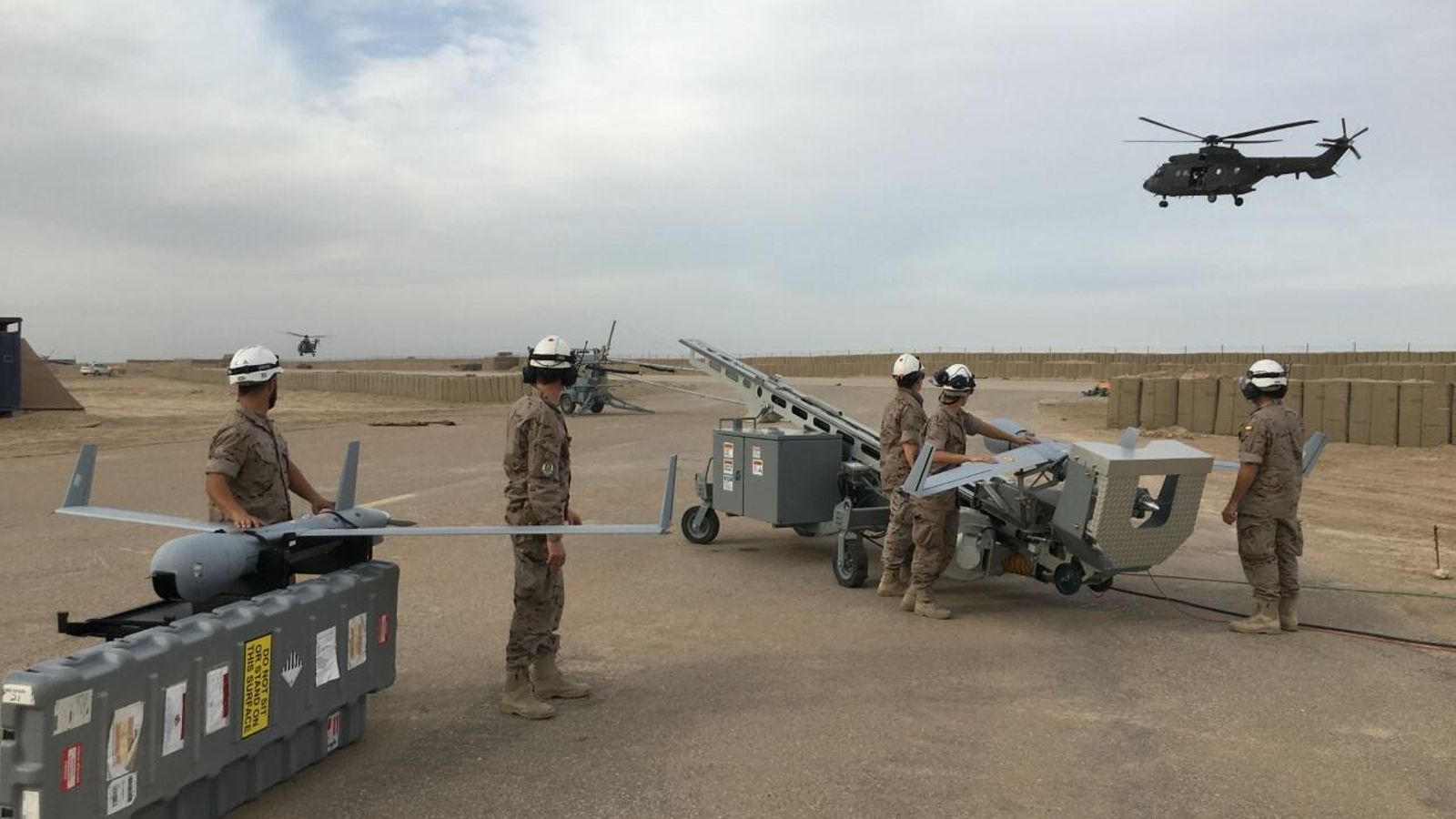 Preparación de un sistema 'scaneagle' para su lanzamiento.