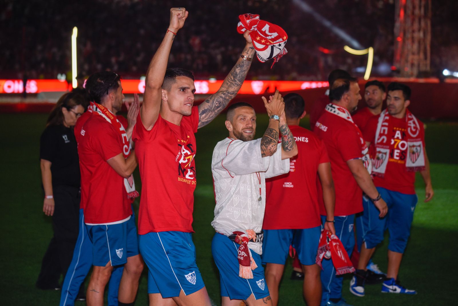 La celebración del Sevilla en el Ramón Sánchez-Pizjuán, en imágenes