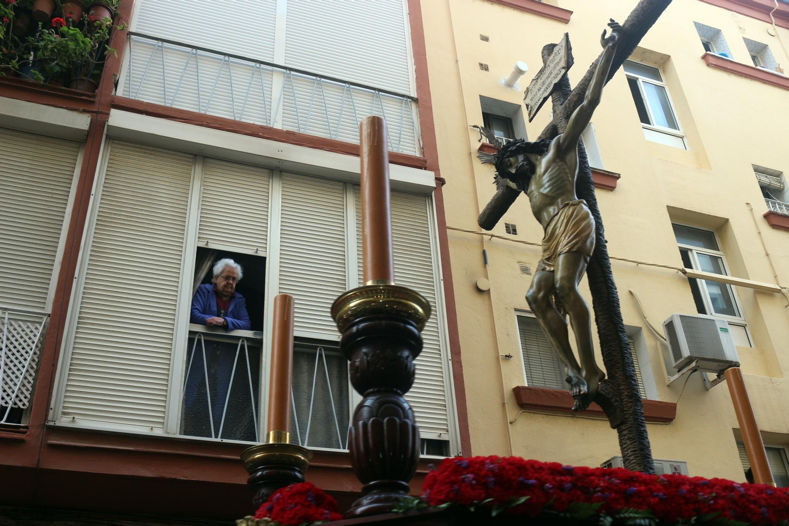 Las imágenes del Martes Santo en Puerto Real: Cristo del Perdón