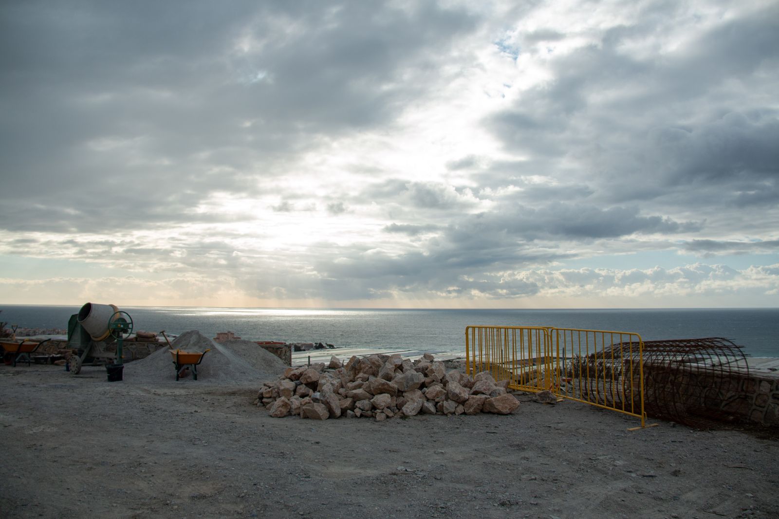 Vistas al mar y un telescopio, las claves del nuevo mirador de Carchuna