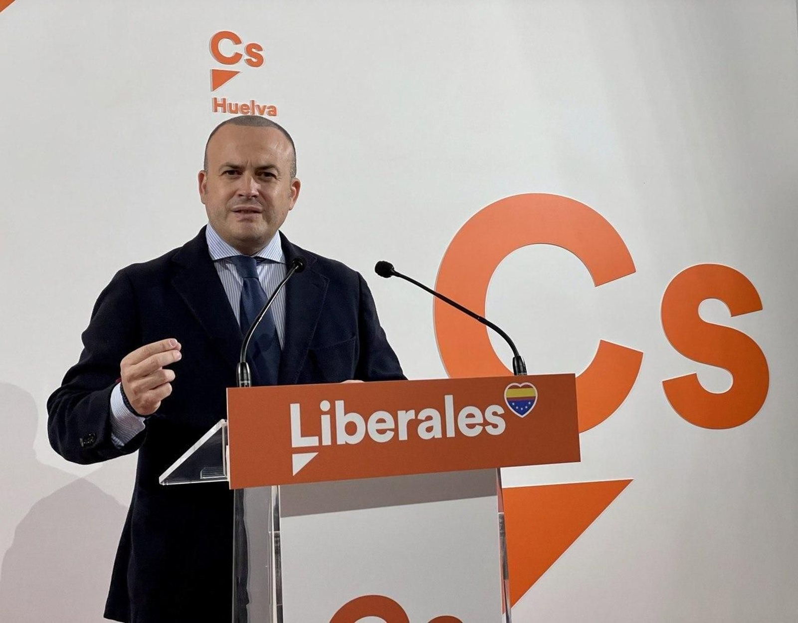 Julio Díaz, en la rueda de prensa celebrada este viernes en la sede de Cs en Huelva.