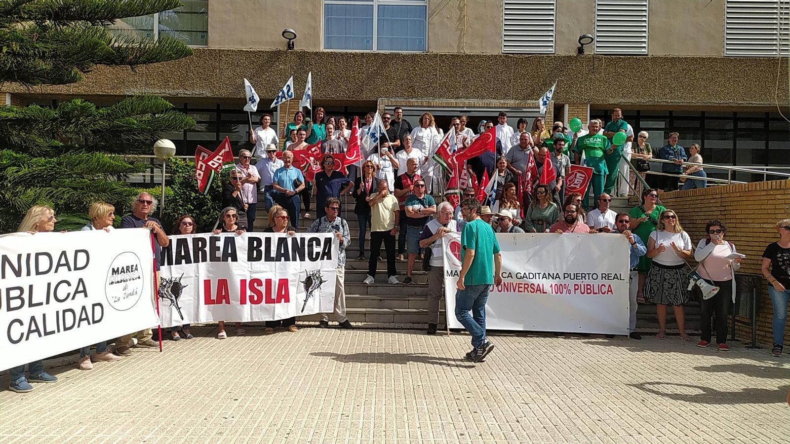 Protesta a las puertas del hospital de San Carlos