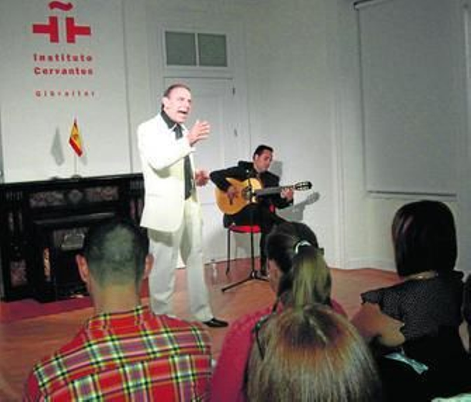 El rapsoda de Gibraltar durante el recital en la sede del Instituto Cervantes, ayer.
