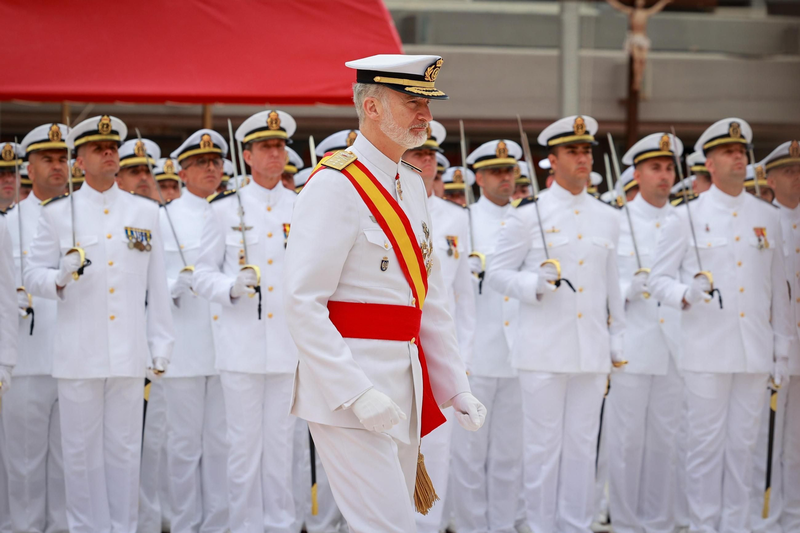Las imágenes de la entrega de despachos a los nuevos suboficiales de la Armada que ha presidido el Rey en San Fernando