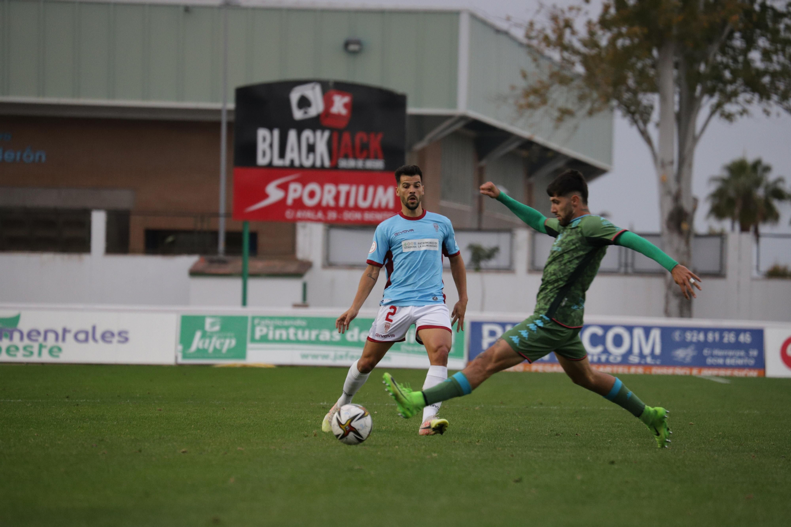 La derrota del Córdoba CF ante el Villanovense, en imágenes