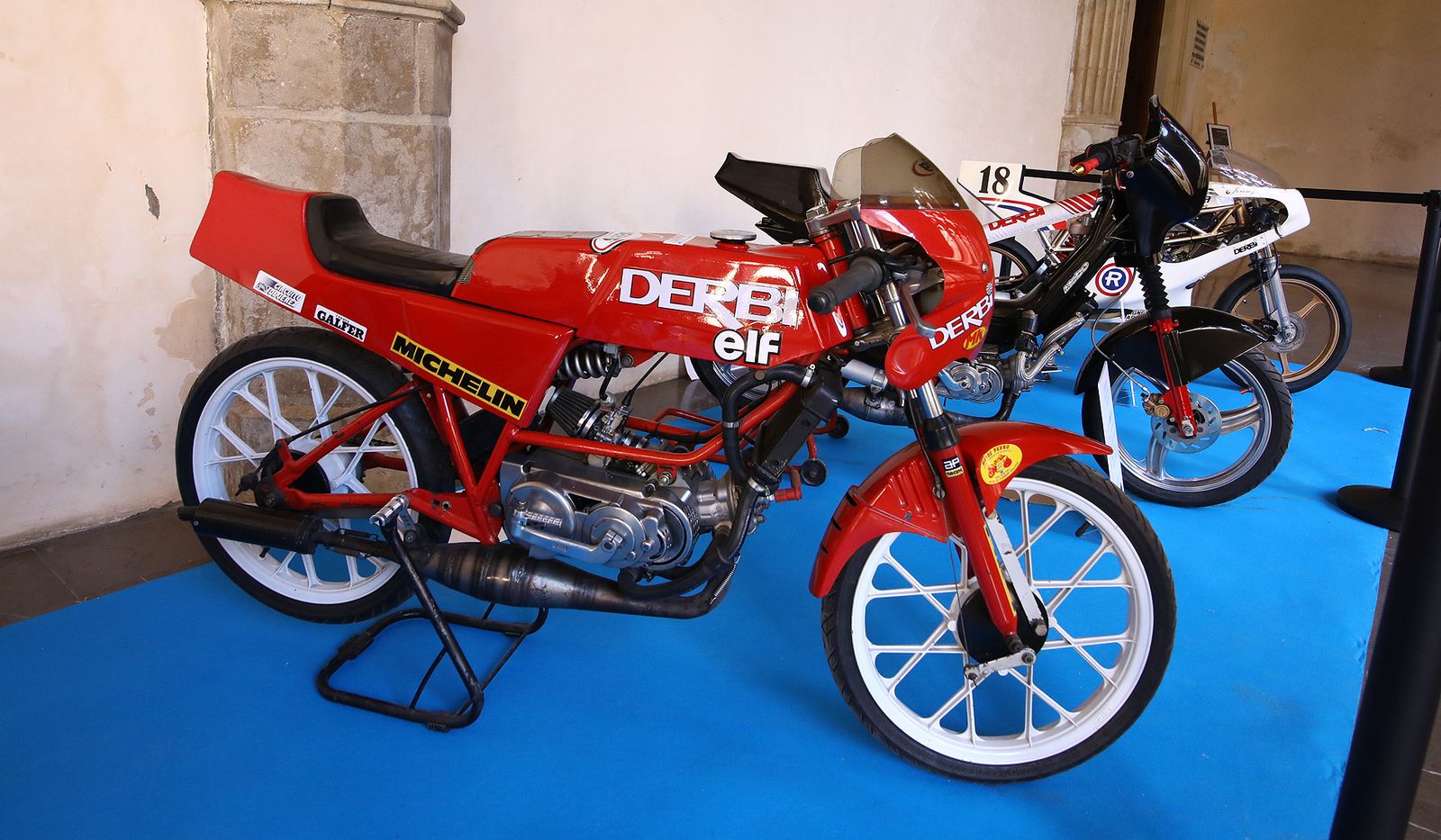 Imágenes de la ' Exposición de Motos Clásicas' en los Claustros