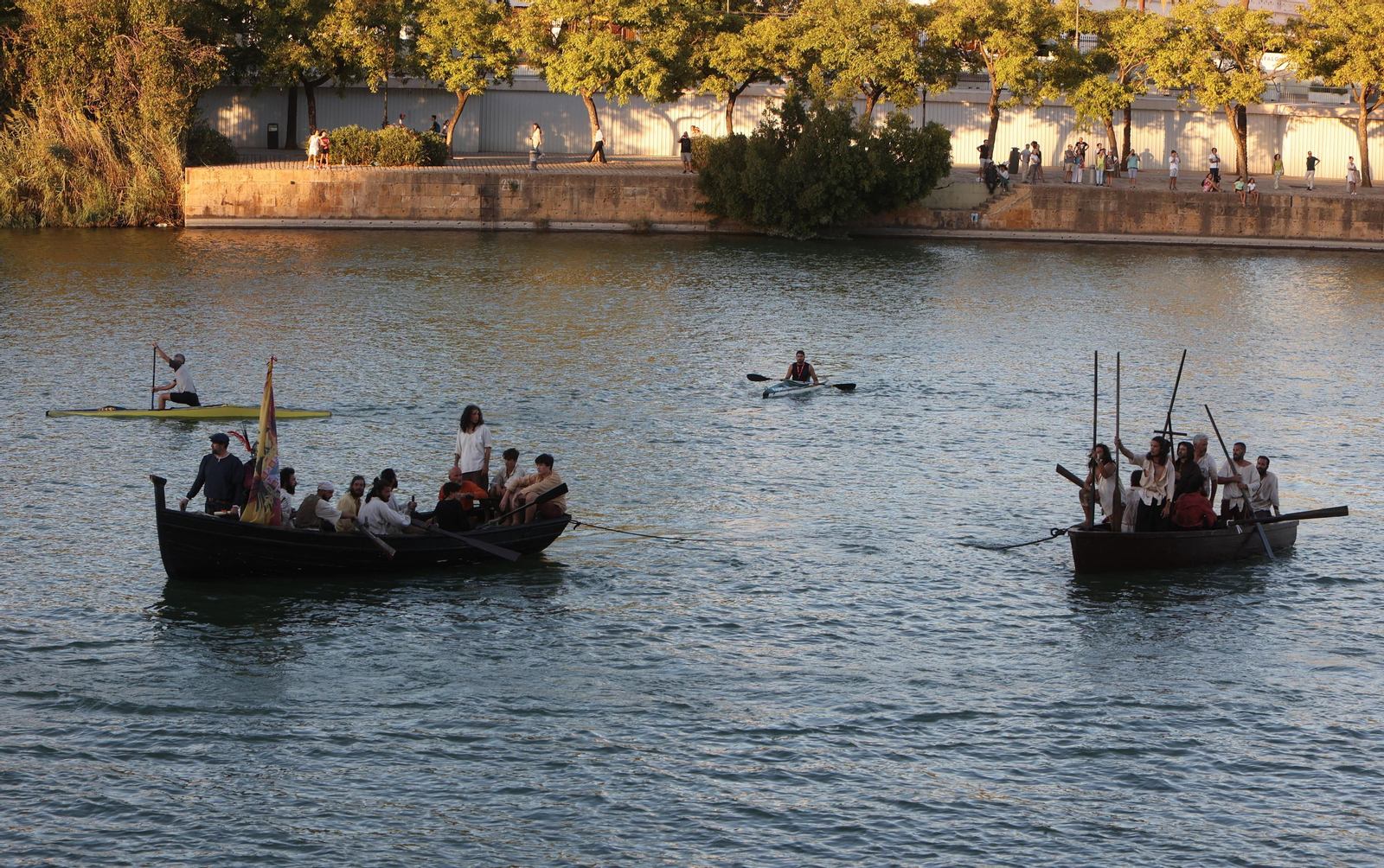 DESEMBARCO DE 18 ACTORES REPRESENTANDO A ELCANO Y ESCOLTADOS POR EL TERCIO DE OLIVARES