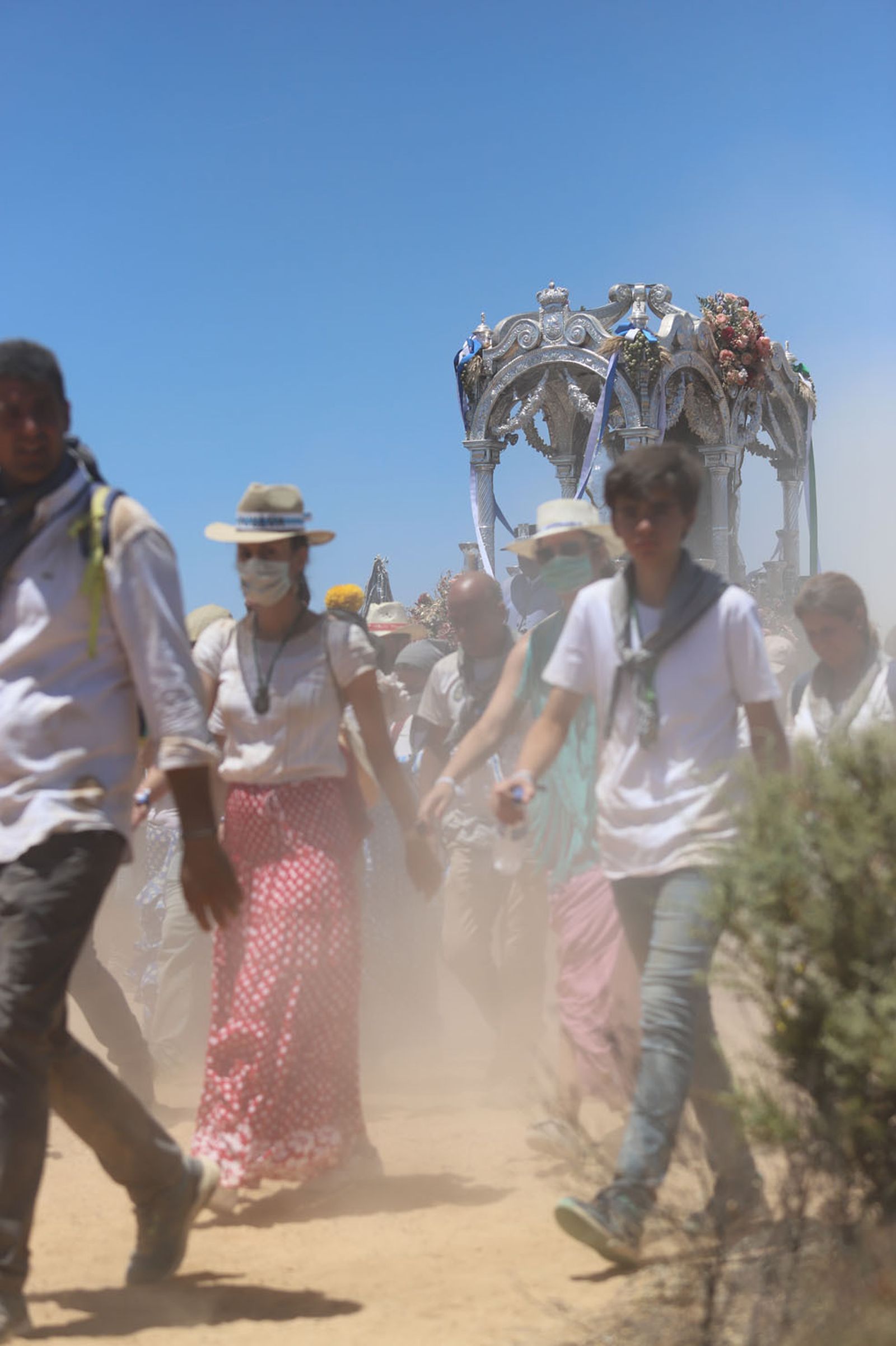 Imágenes de la Hermandad del Rocío de Huelva en el camino