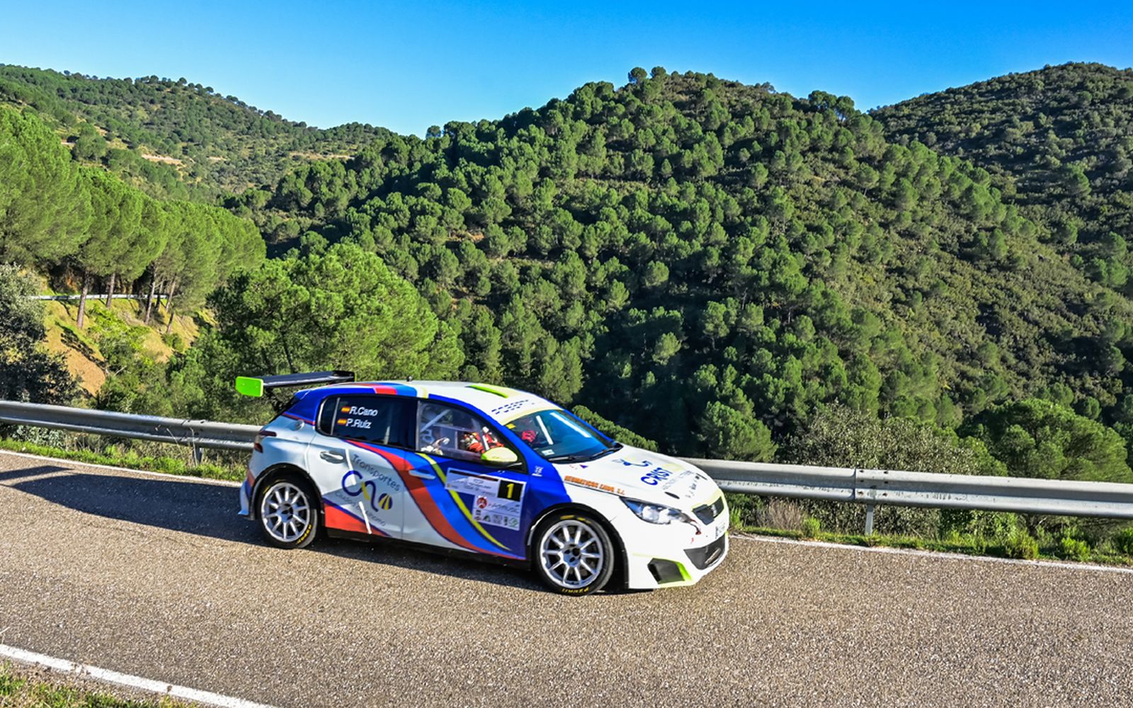 Uno de los pilotos del club almeriense a su paso por uno de los tramos del circuito en la prueba cordobesa.