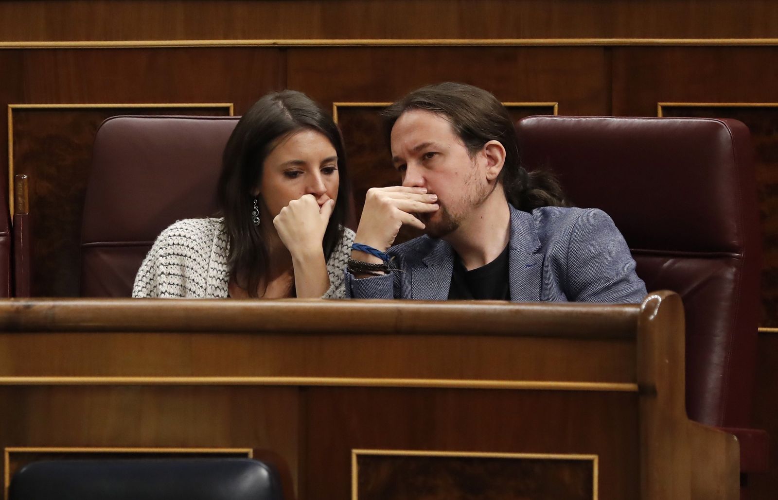 Irene Montero y Pablo Iglesias en la sesión de control ayer en el Congreso.