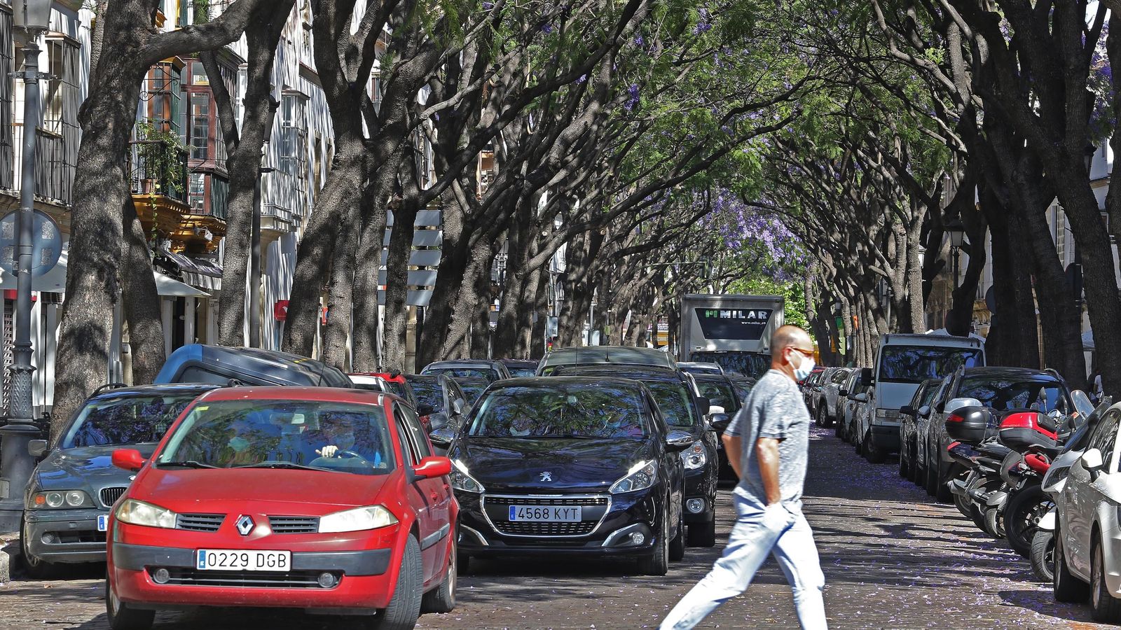 La calle Porvera, una de las vías del centro que soporta más tráfico.