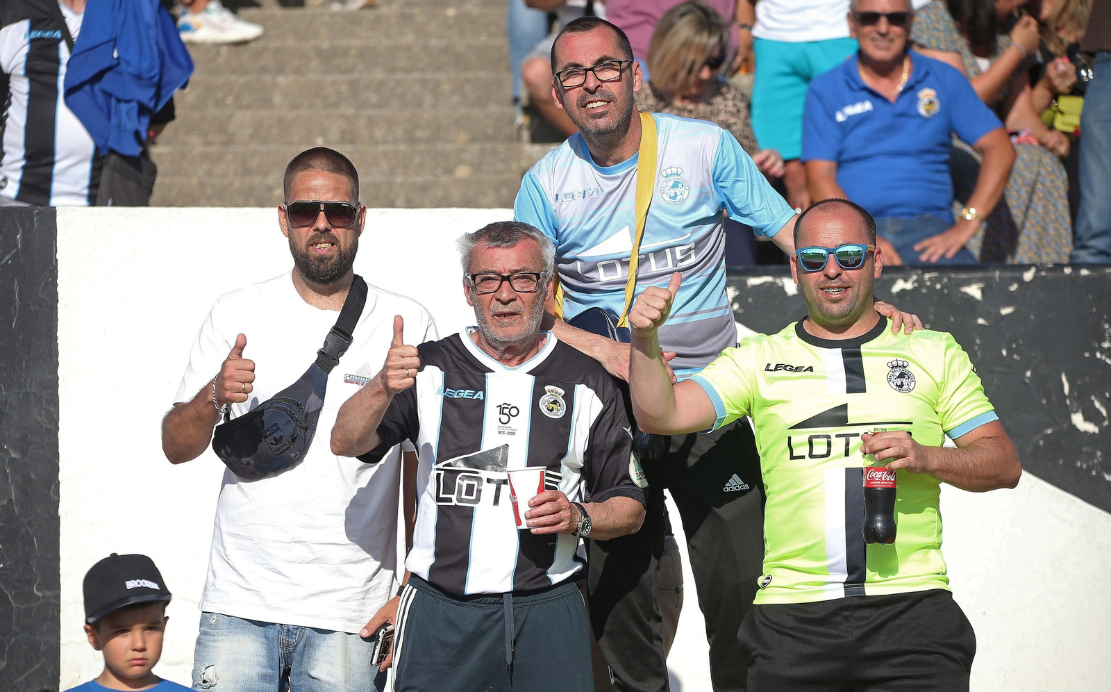 Fotos de la afición durante el Balona - Córdoba en el estadio municipal de La Línea