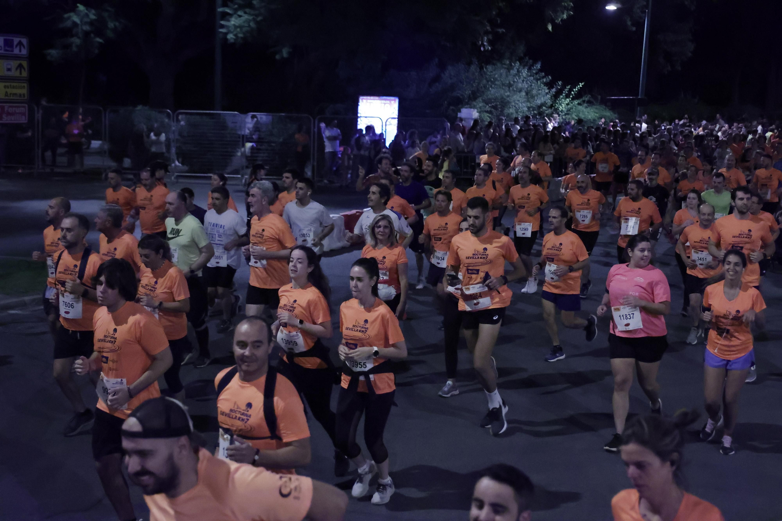Búscate en la Carrera Nocturna de Sevilla (8)