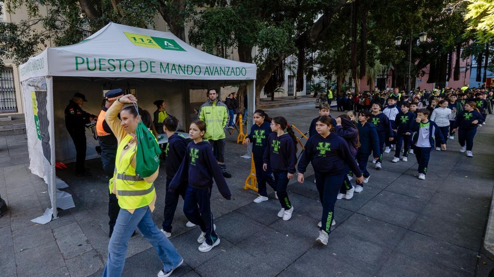 Alumnos de las Carmelitas cuando se dirigían de vuelta al centro desde la plaza Mina.