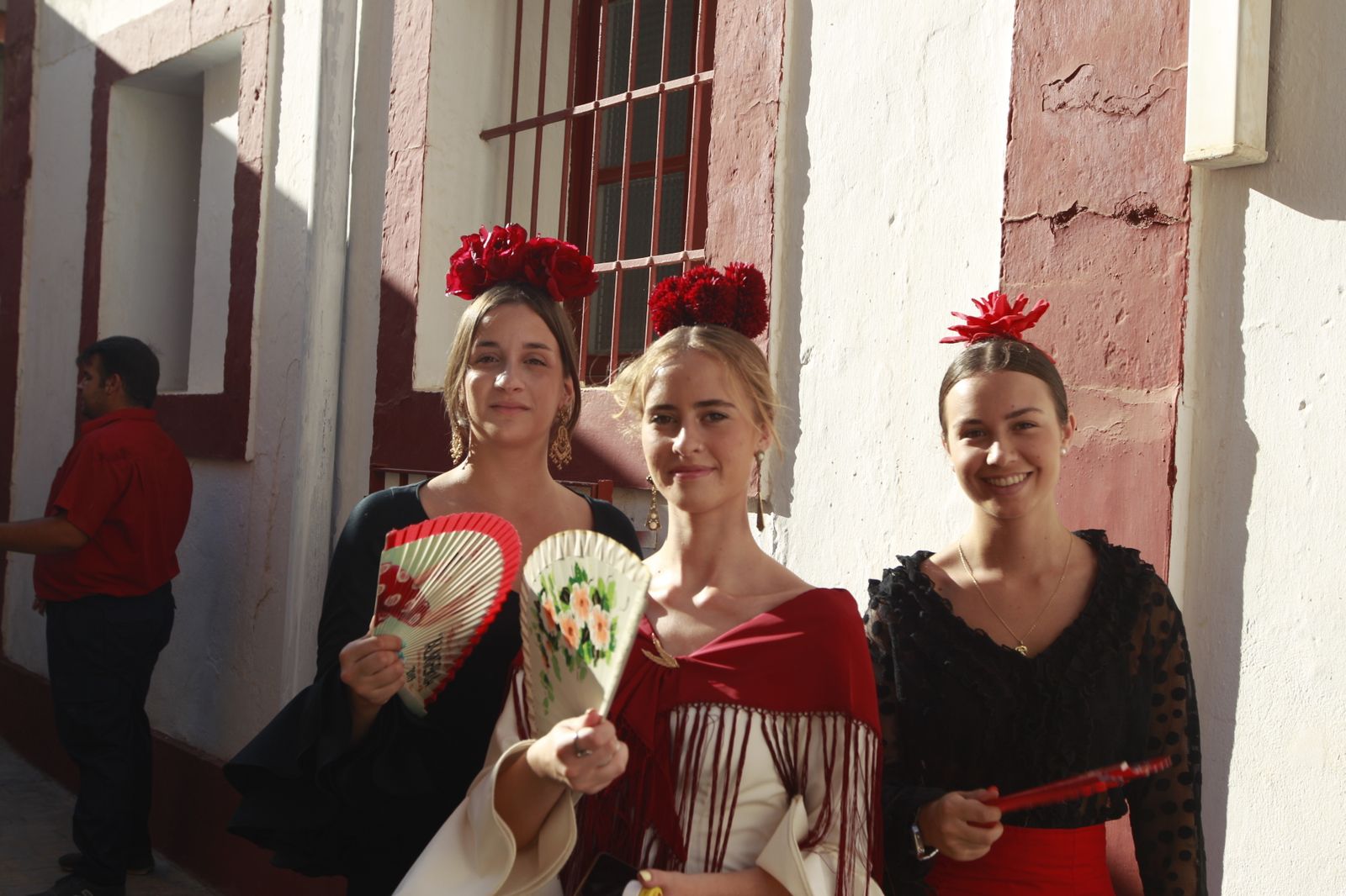 Imágenes del 'ambiente' en la corrida de toros de la Feria de Almería, con los diestros Morante de la Puebla, El Juli y Tomás Rufo