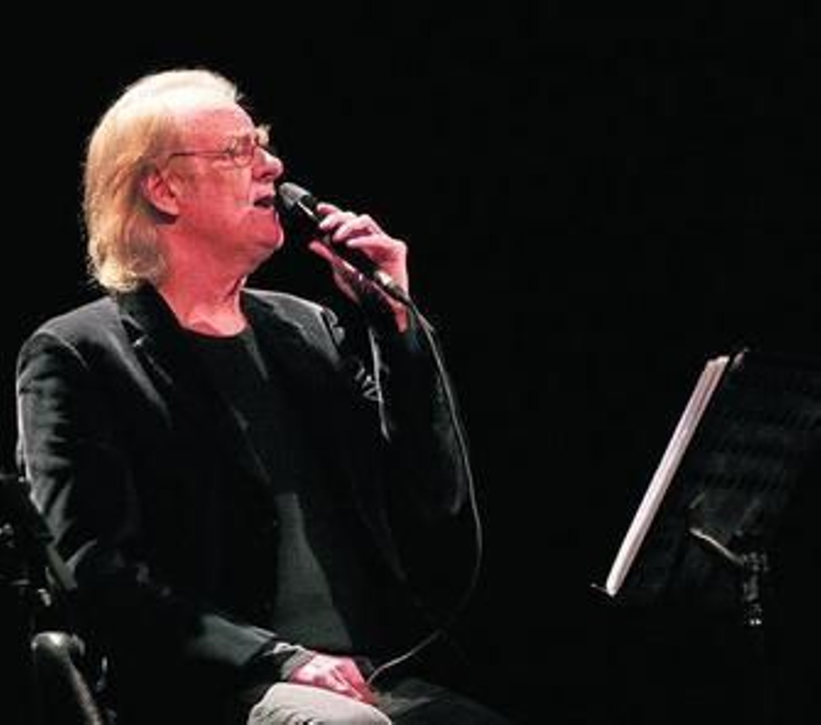 El incombustible Luis Eduardo Aute.