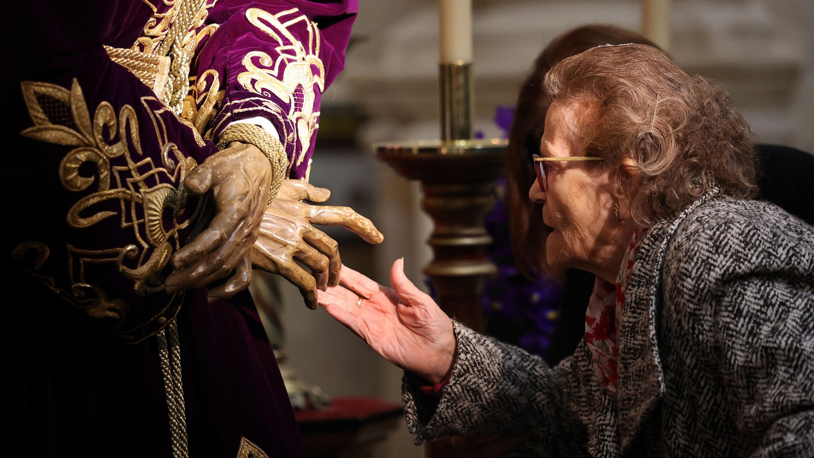 Besamanos y besapies del Miércoles de Ceniza en Jerez Besamanos y besapíes del miércoles de ceniza en Jerez