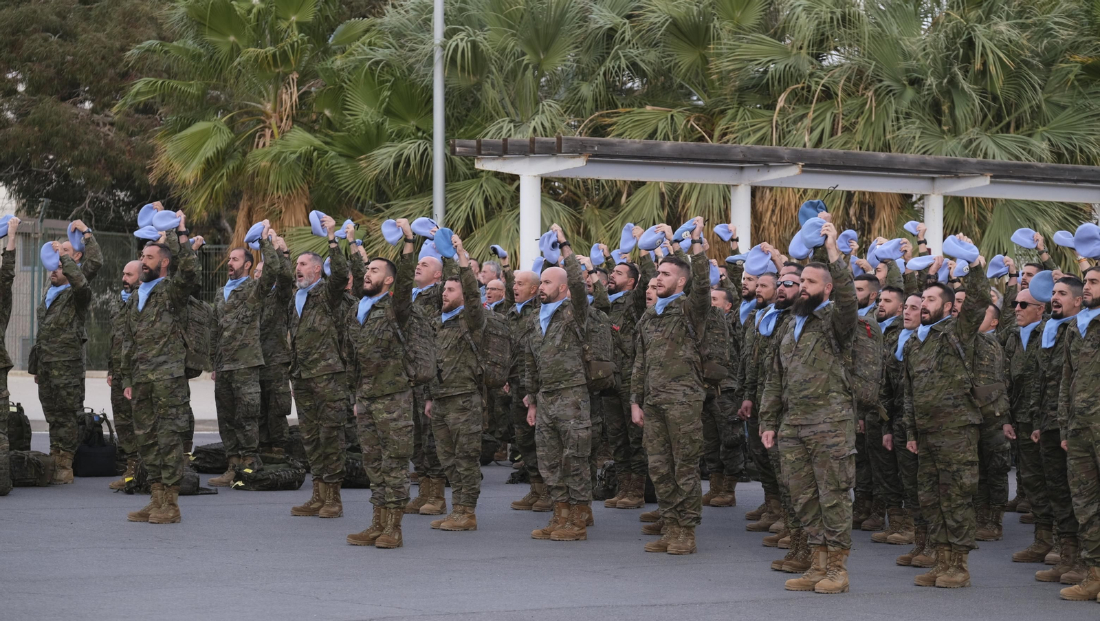 Imágenes de la salida del segundo contingente de La Legión con destino el Líbano
