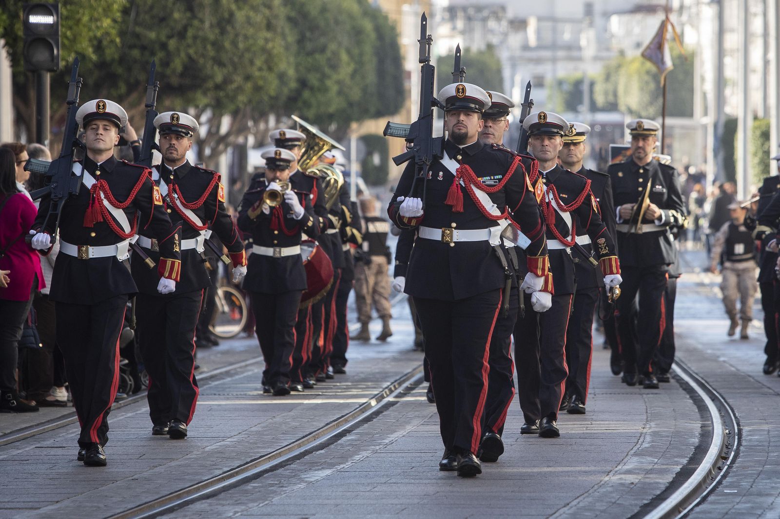 Las imágenes del homenaje a la bandera en San Fernando