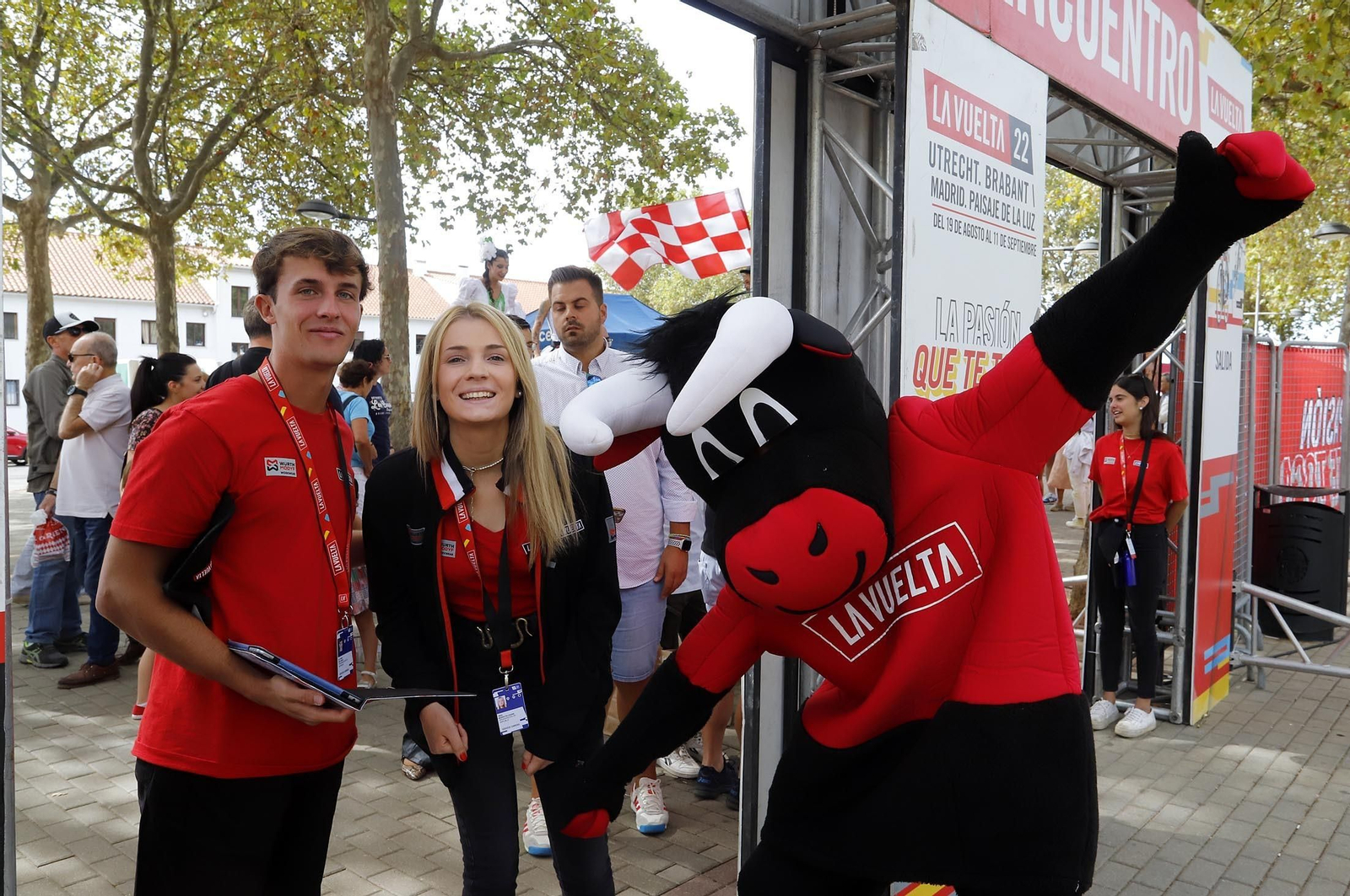 Imágenes de la Vuelta Ciclista a España en su salida desde Aracena en la 17ª etapa