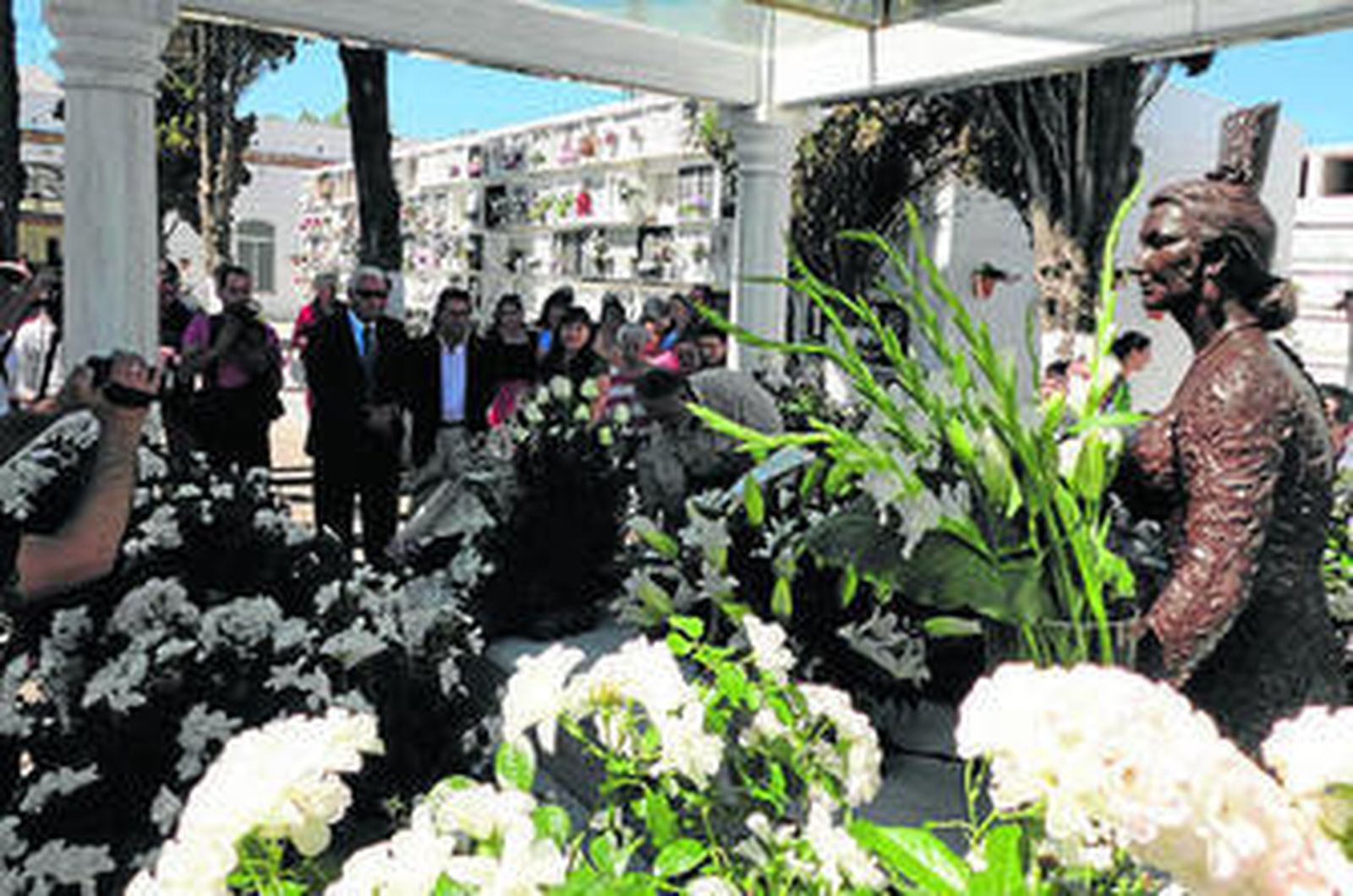 Cada 1 de junio se celebra una ofrenda floral en el mausoleo de la cantante.
