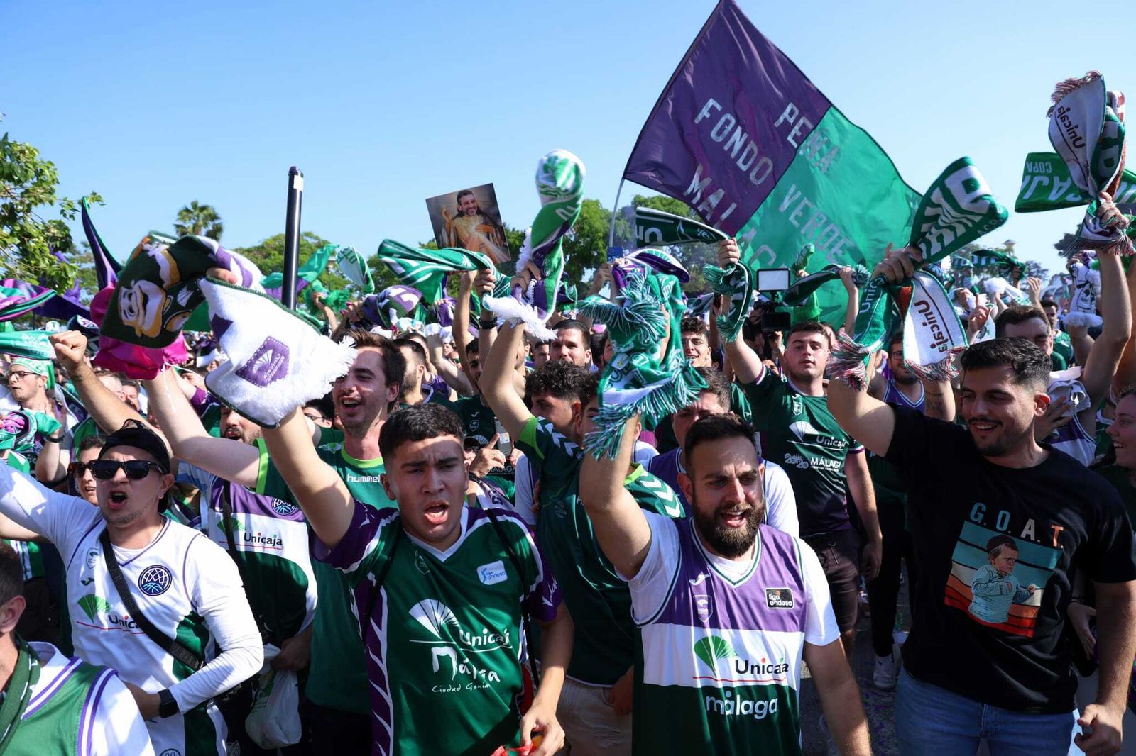 Recibimiento al Unicaja antes de las semifinales de la BCL, en fotos