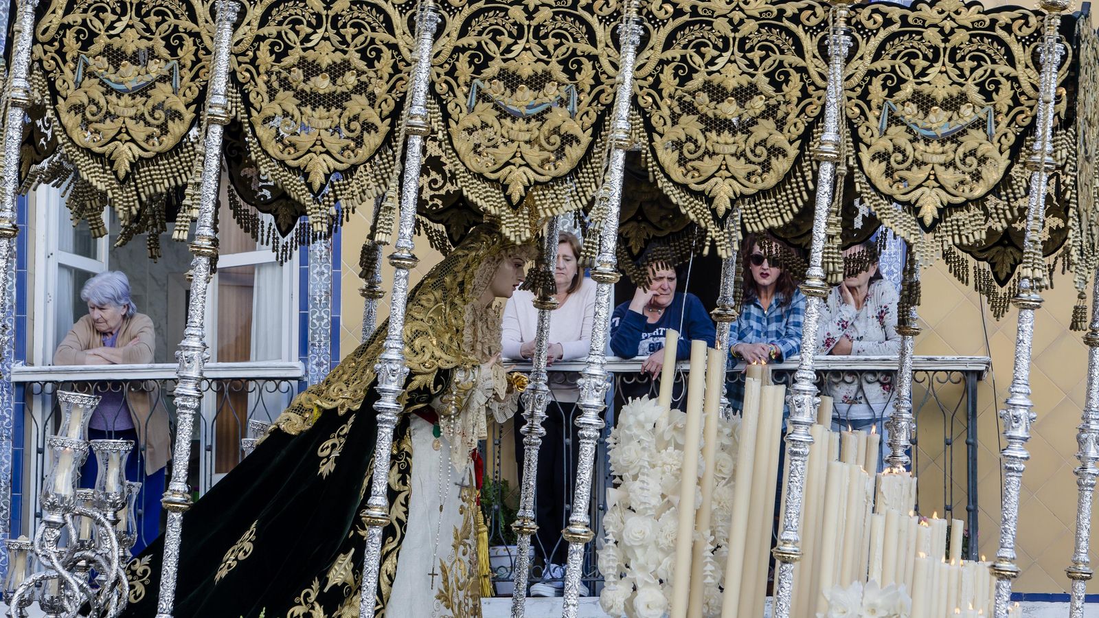 El palio de la Virgen de la Esperanza.