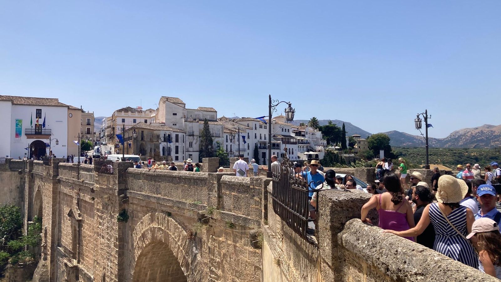 Turistas visitando Ronda