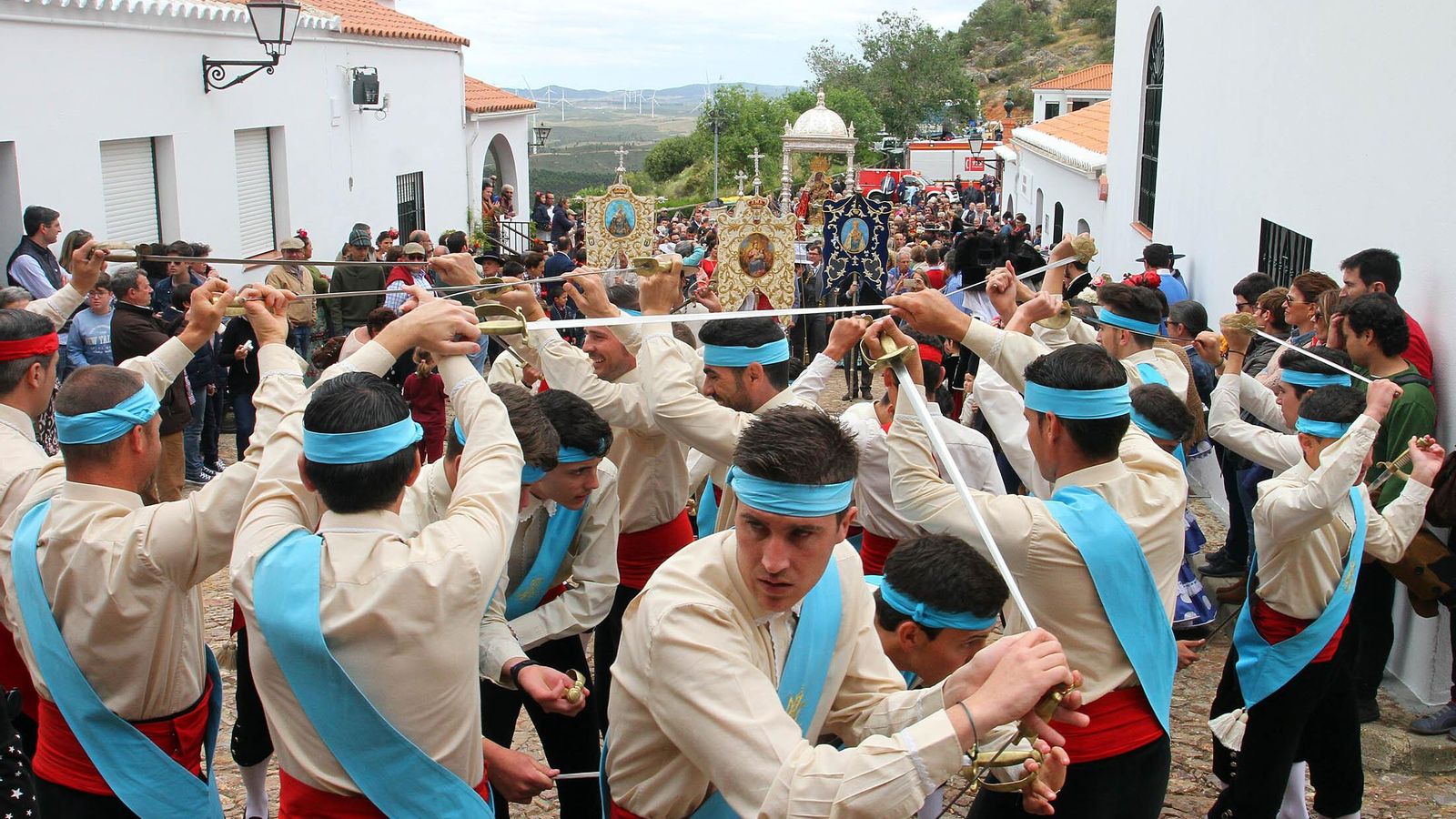 Danza de las Espadas en Puebla de Guzmán