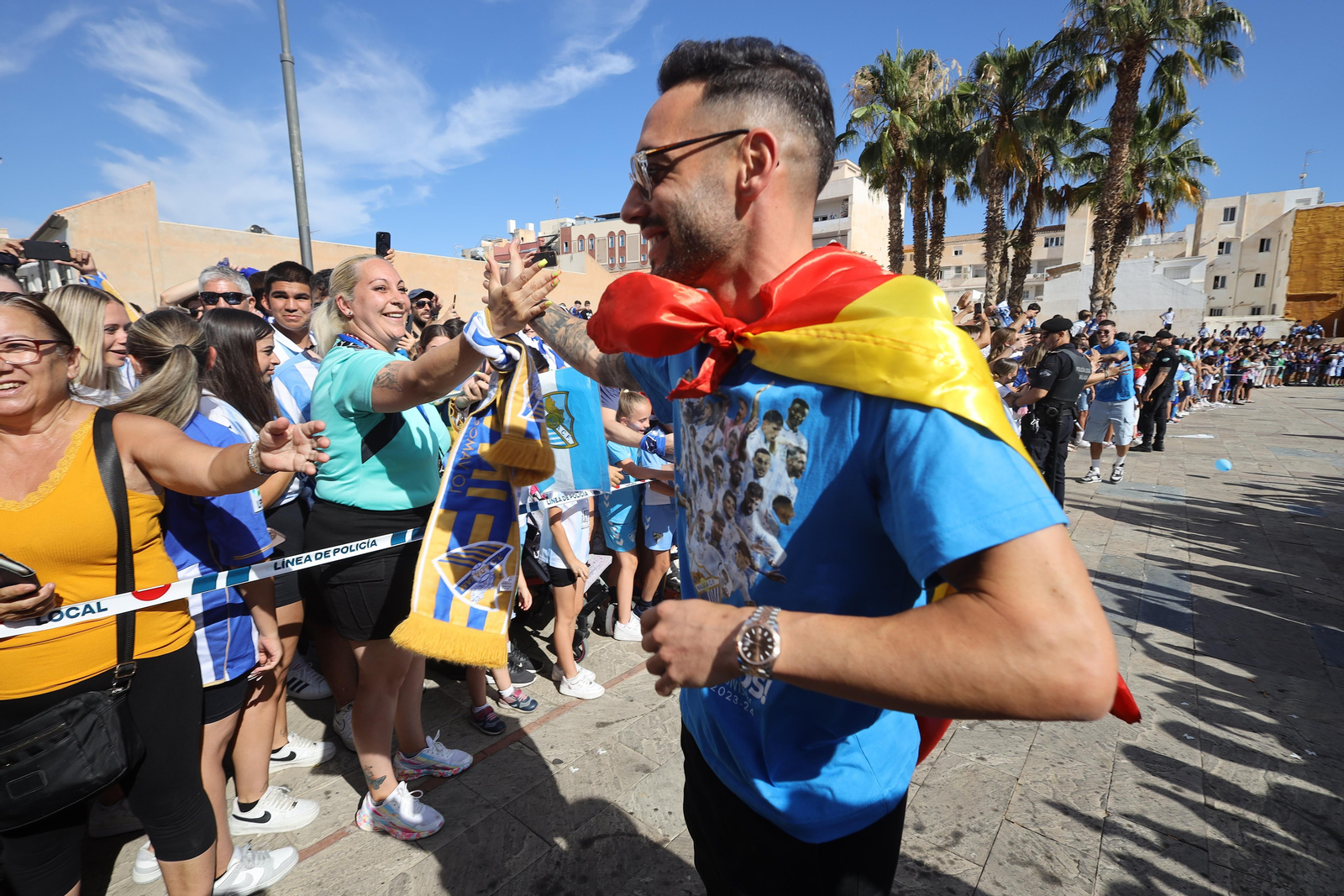 El malaguismo sale a la calle en avalancha: Las fotos de la celebración del ascenso