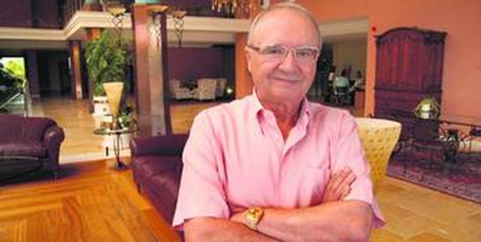 Juan Llull, presidente de Hipotels, ayer en el salón de recepción del hotel Barrosa Palace, en Chiclana.