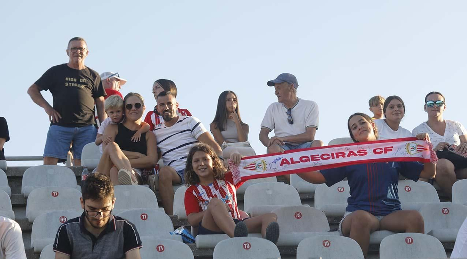 Búscate entre los aficionados del Algeciras CF - Sevilla Atlético en el Nuevo Mirador
