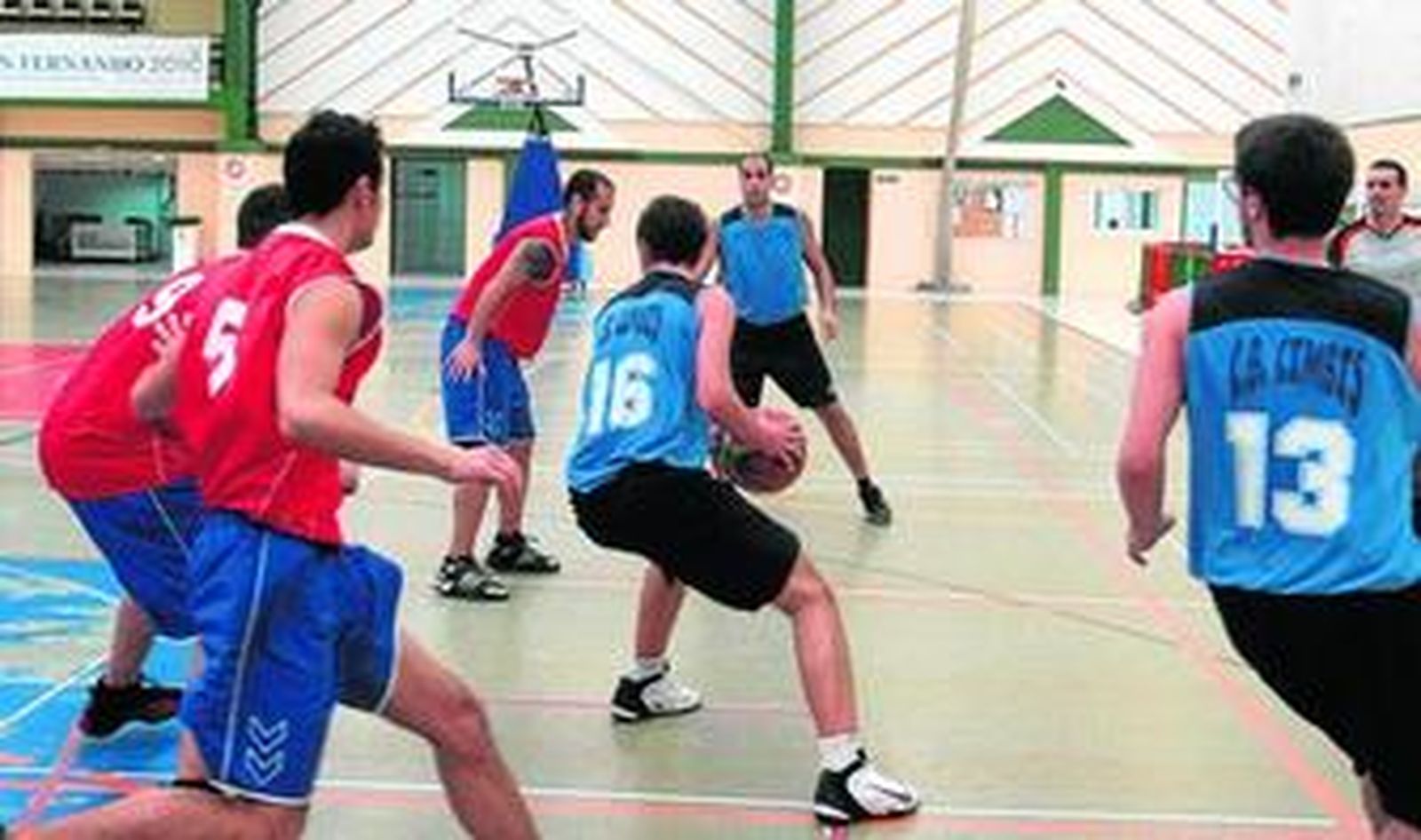 El equipo sénior del CB Cimbis que disputa la Primera Nacional acusó las bajas en su encuentro ante el líder, el Trebujena.