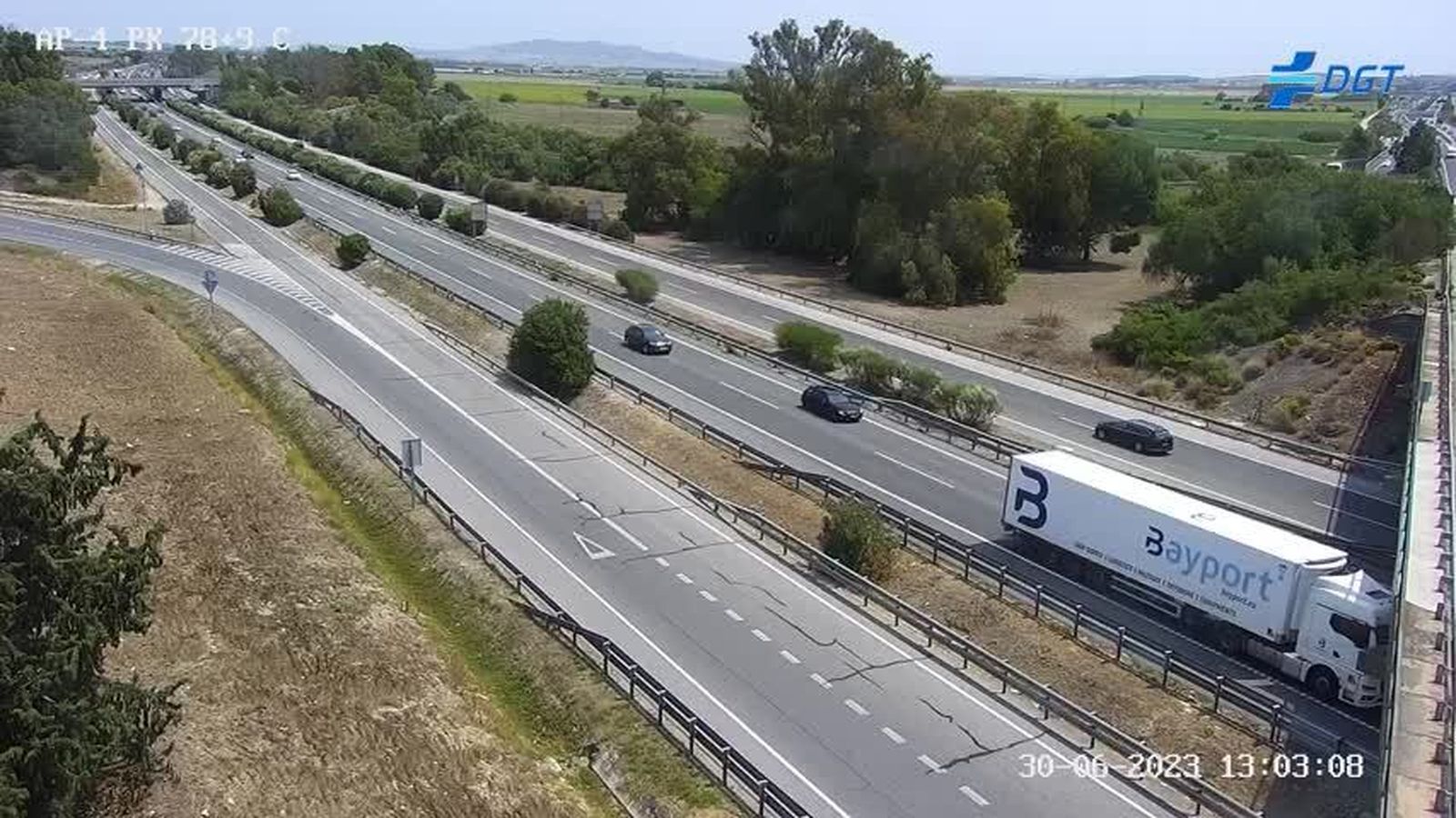 Carretera AP-4, a la altura del kilómetro 78,9, en una imagen de la DGT captada poco después de las 13 horas.