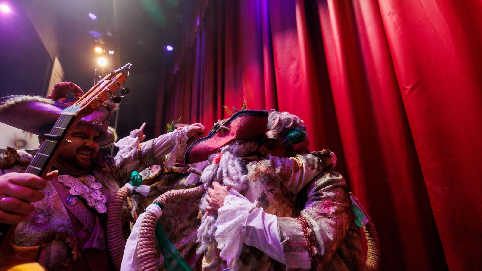 Búscate entre las mejores imágenes de la final del COAC 2025 del Carnaval de Cádiz