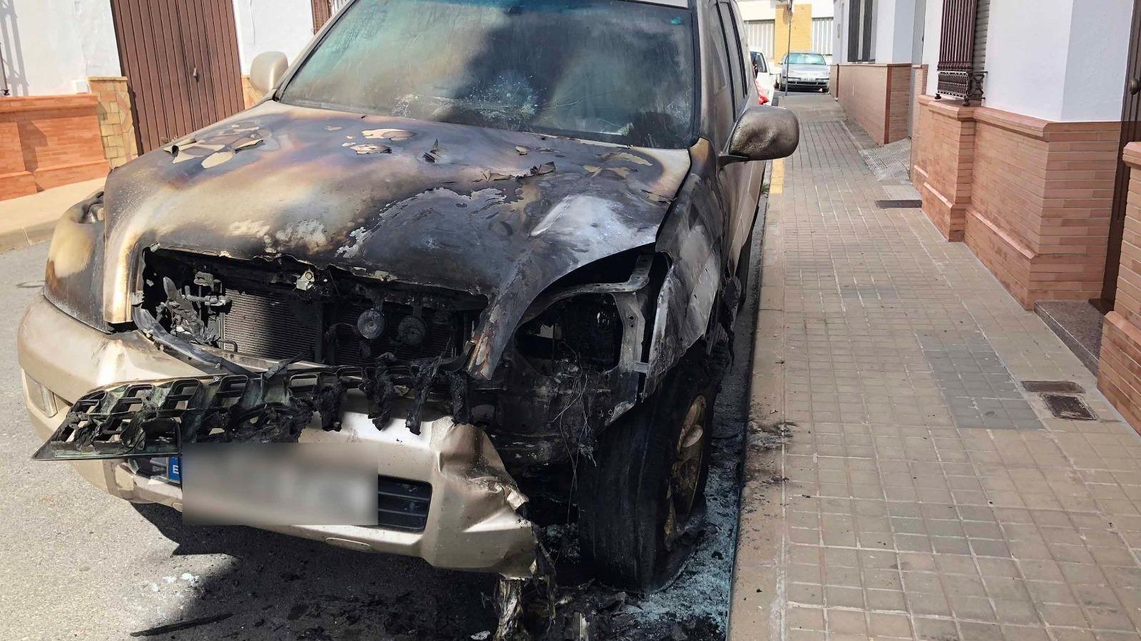 El vehículo de J.M.P.P. calcinado en mayo de 2018 en Cartaya.