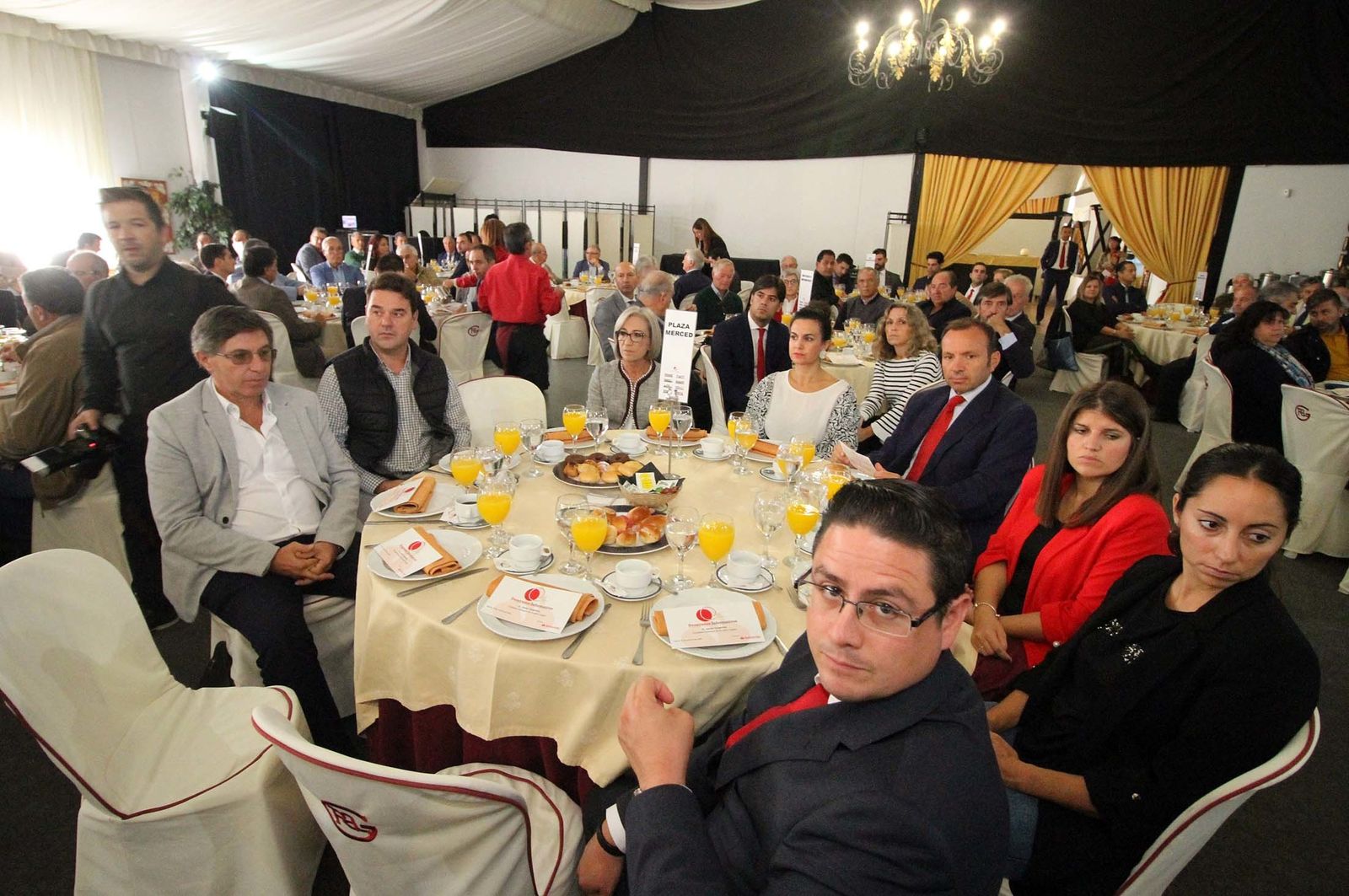 Imágenes del Desayuno Informativo del Grupo Joly con Javier Targhetta