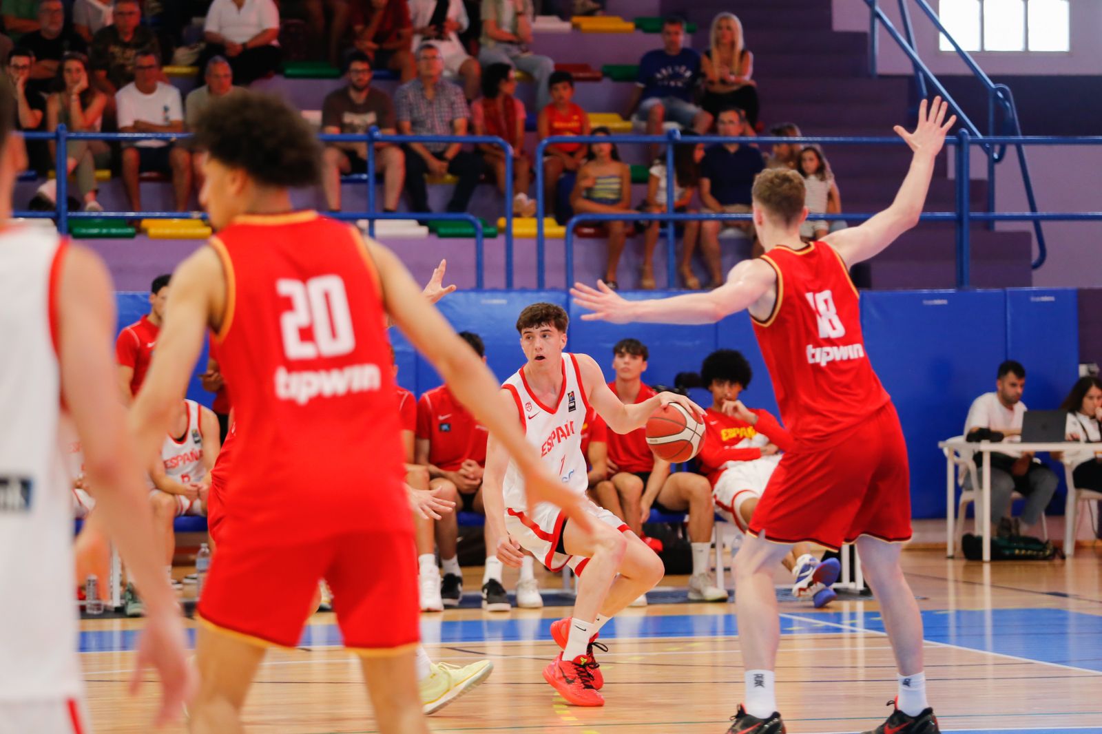 Las fotos de la primera jornada del torneo Internacional U20 de baloncesto de La Línea