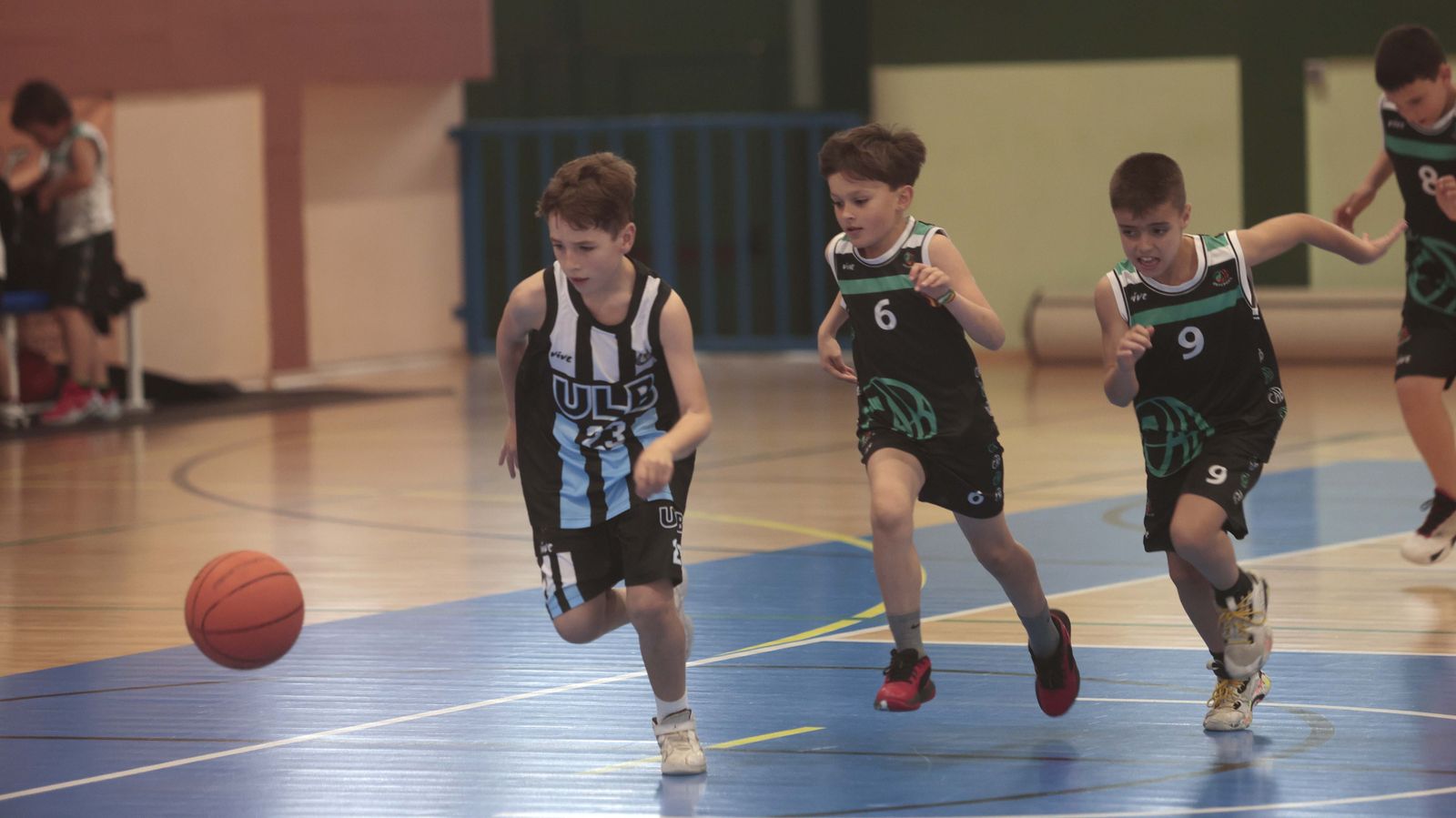 Las fotos de la primera jornada del torneo Semana Santa de baloncesto de la Línea